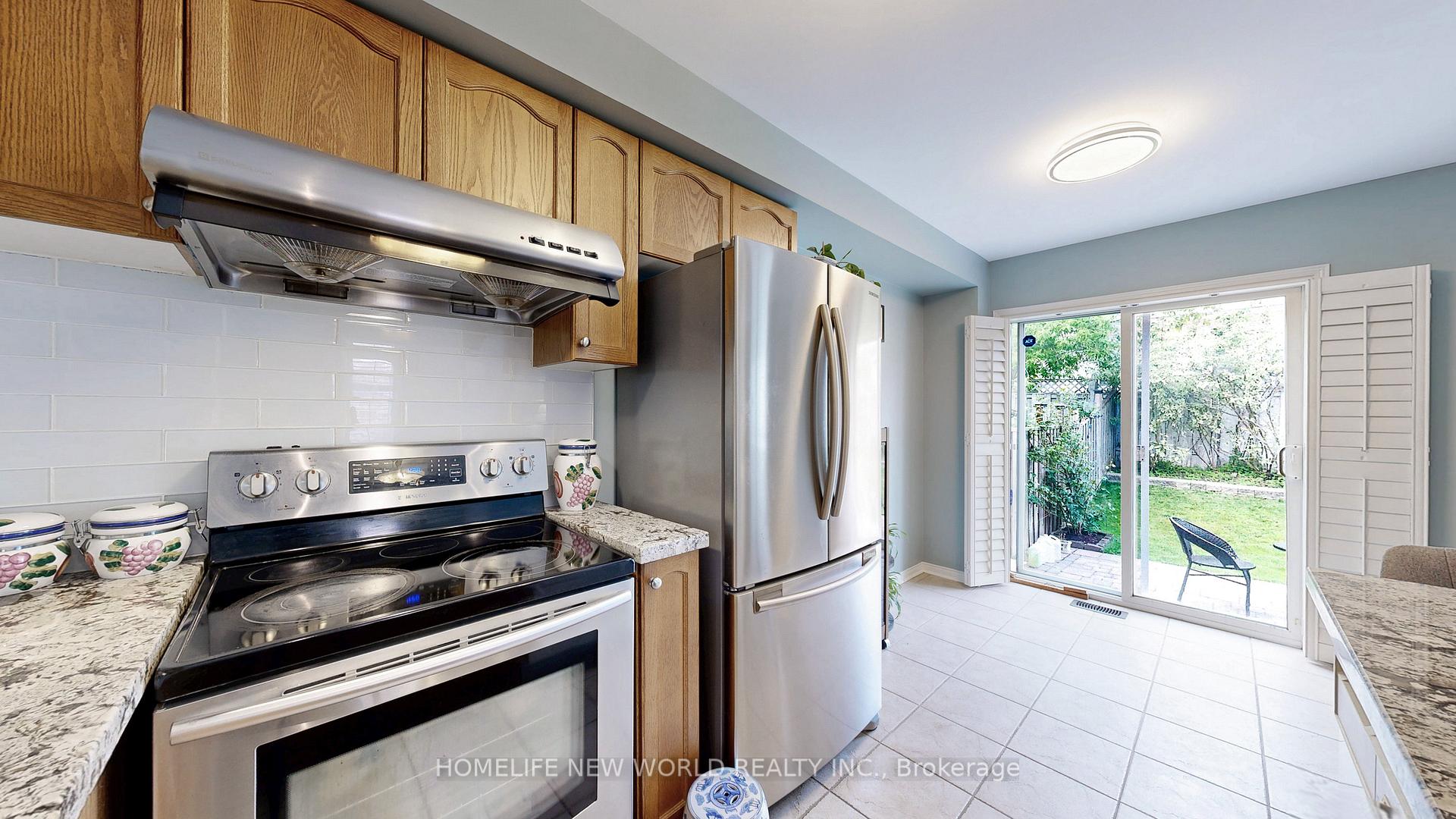 Photo 7 of 33 Tasker Crescent, Ajax, Central — HOMEH