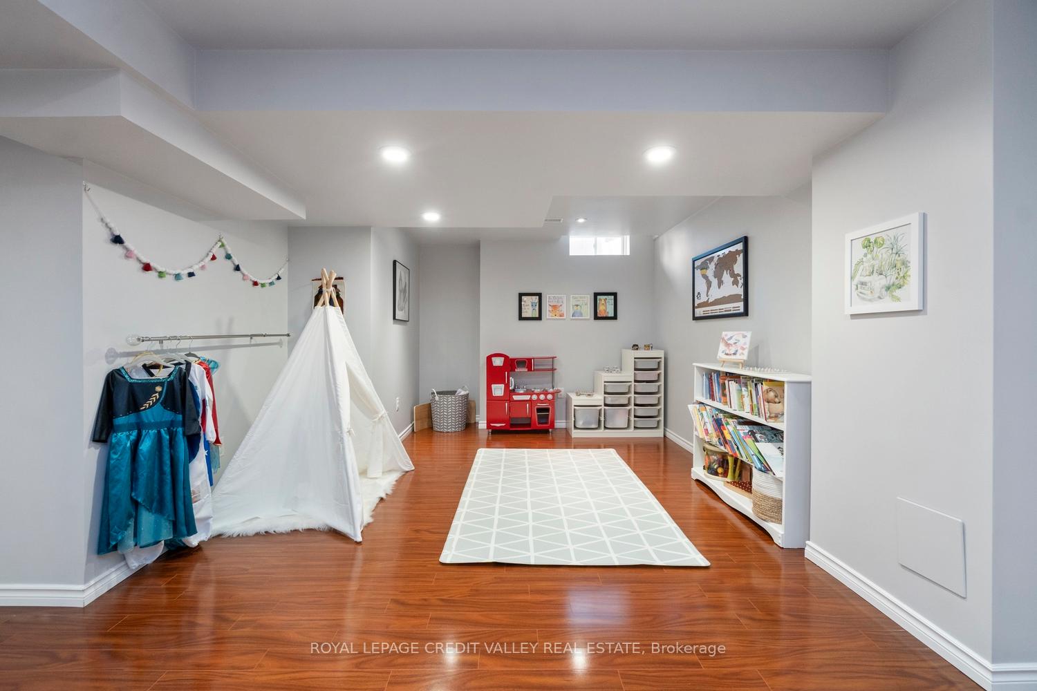 Photo 18 of 1789 Badgley Drive, Oshawa, Taunton — HOMEH