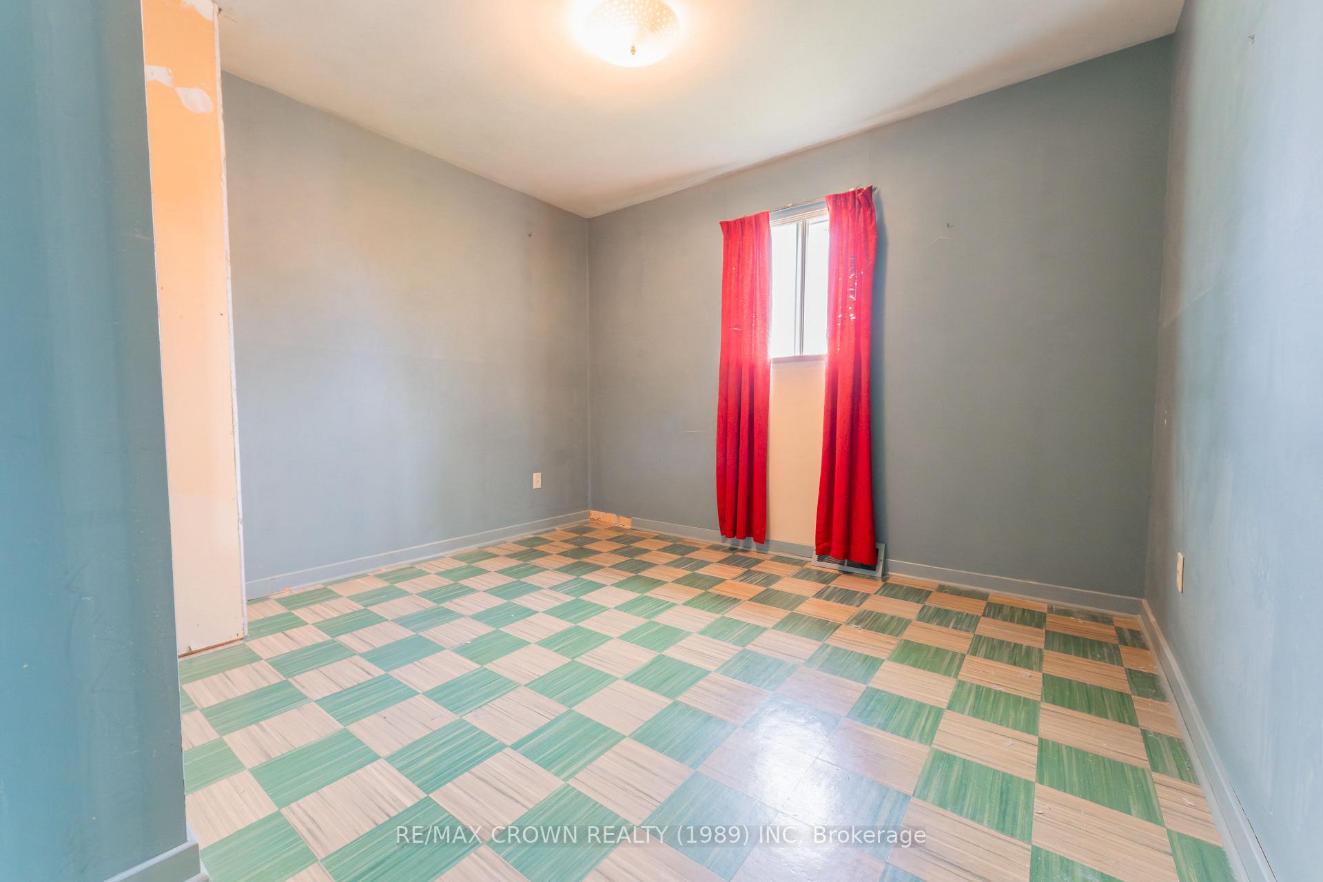 Photo 5 of 21 Cherry Avenue, Kapuskasing — HOMEH