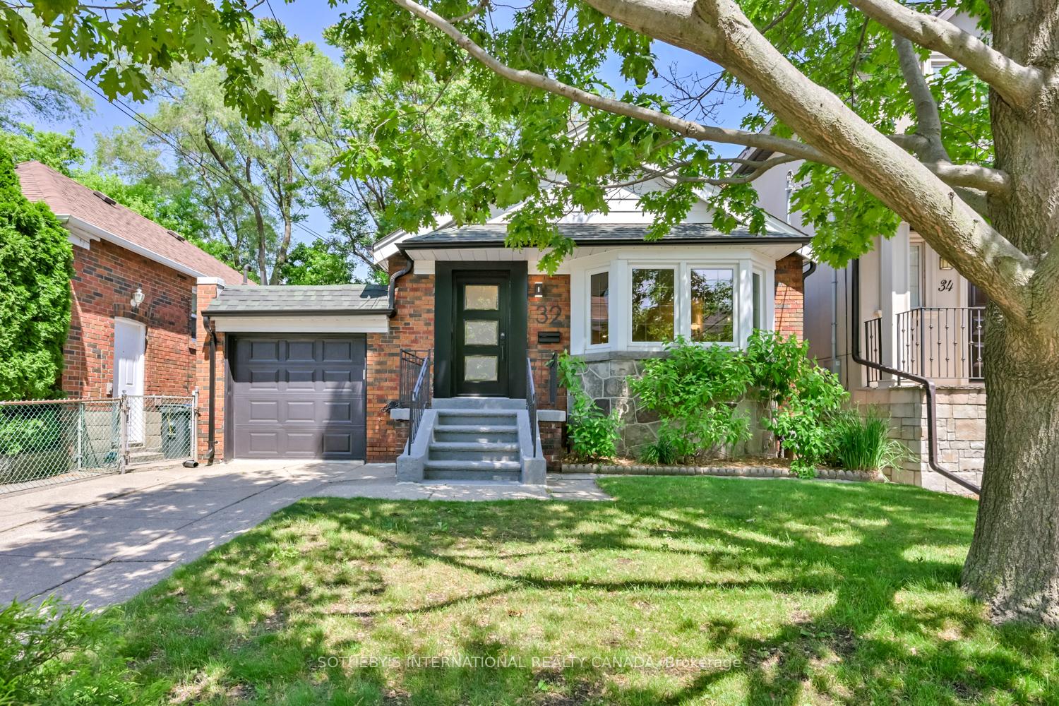 Photo 1 of 32 Davies Crescent, Toronto, East York — HOMEH
