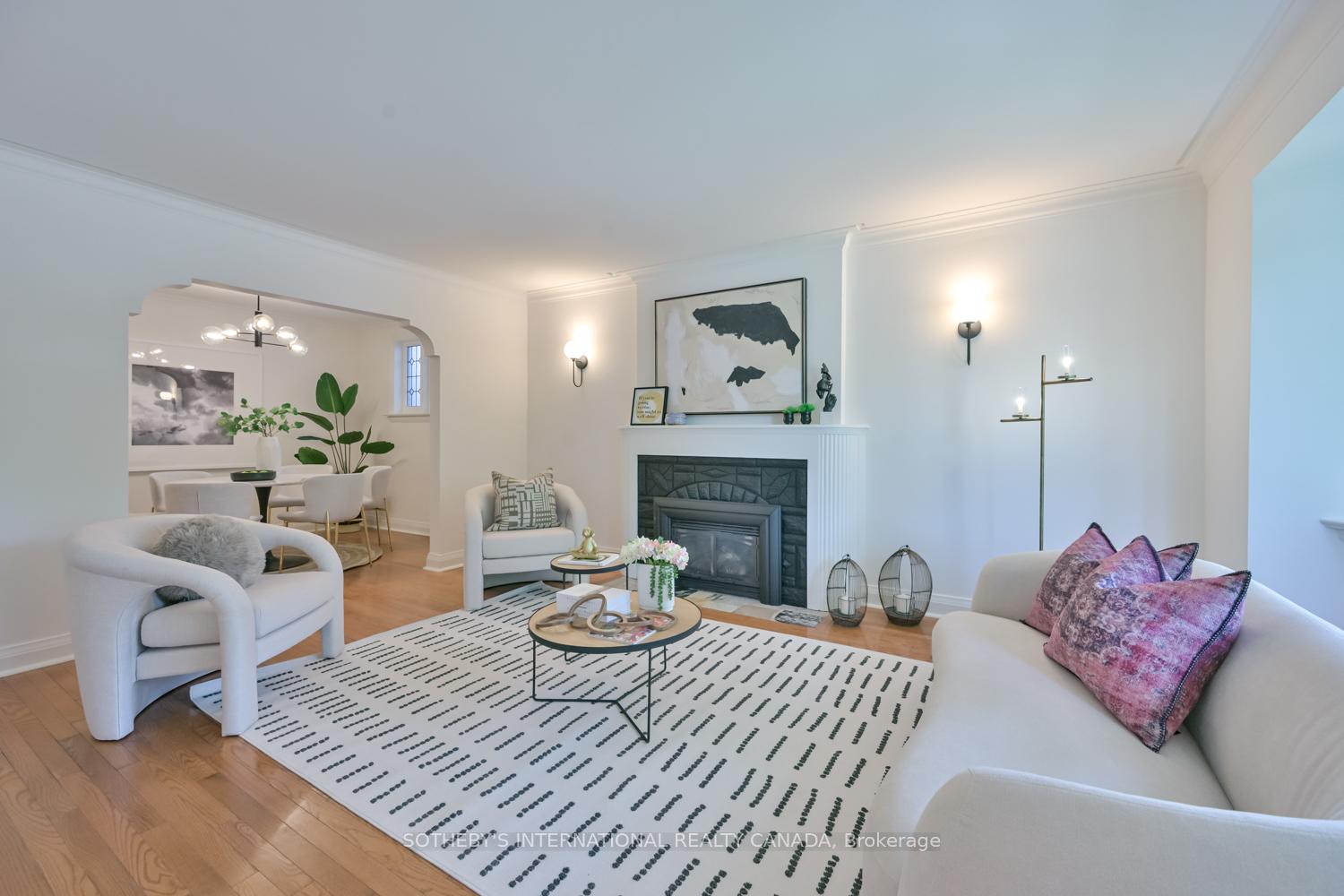 Photo 5 of 32 Davies Crescent, Toronto, East York — HOMEH