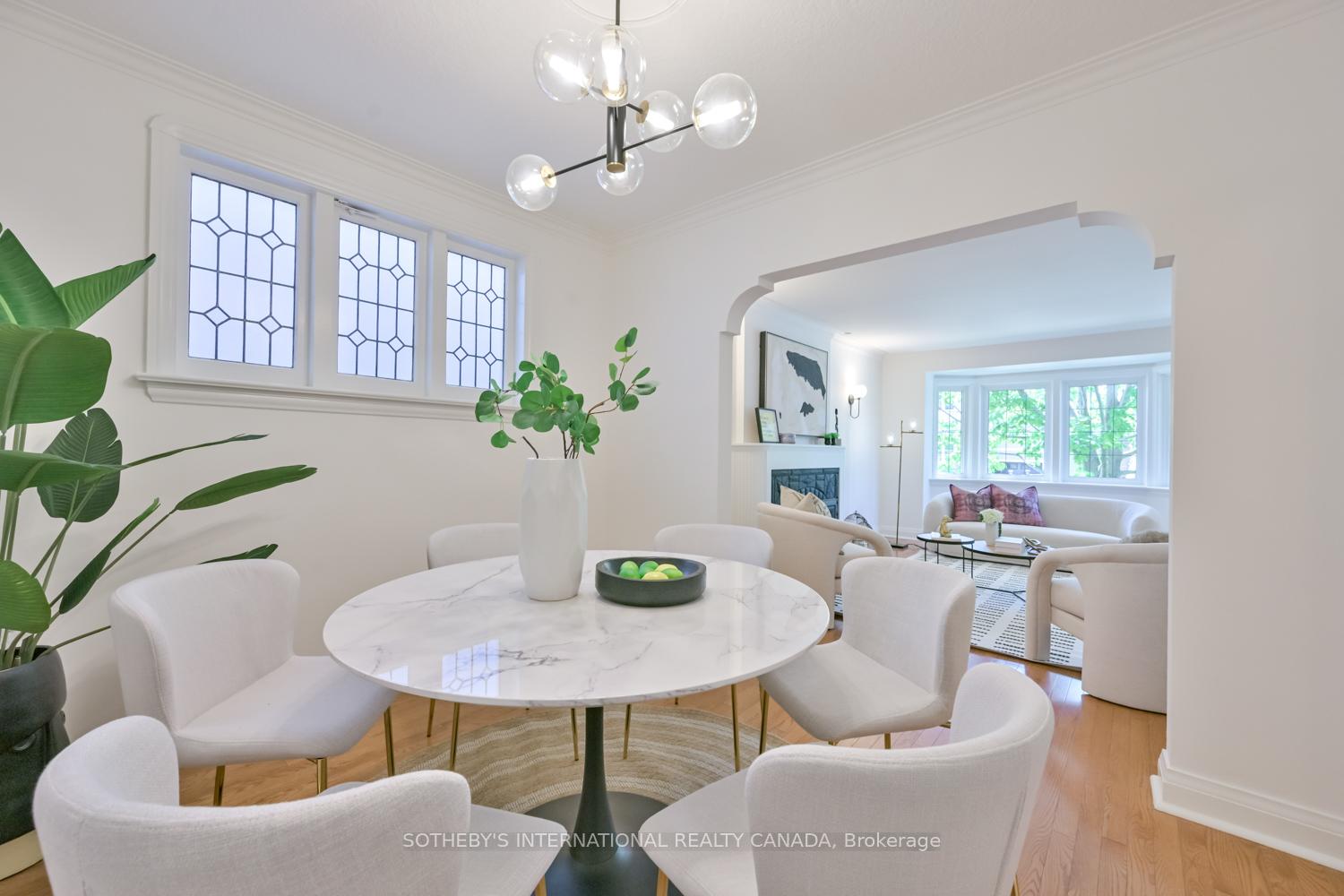 Photo 4 of 32 Davies Crescent, Toronto, East York — HOMEH