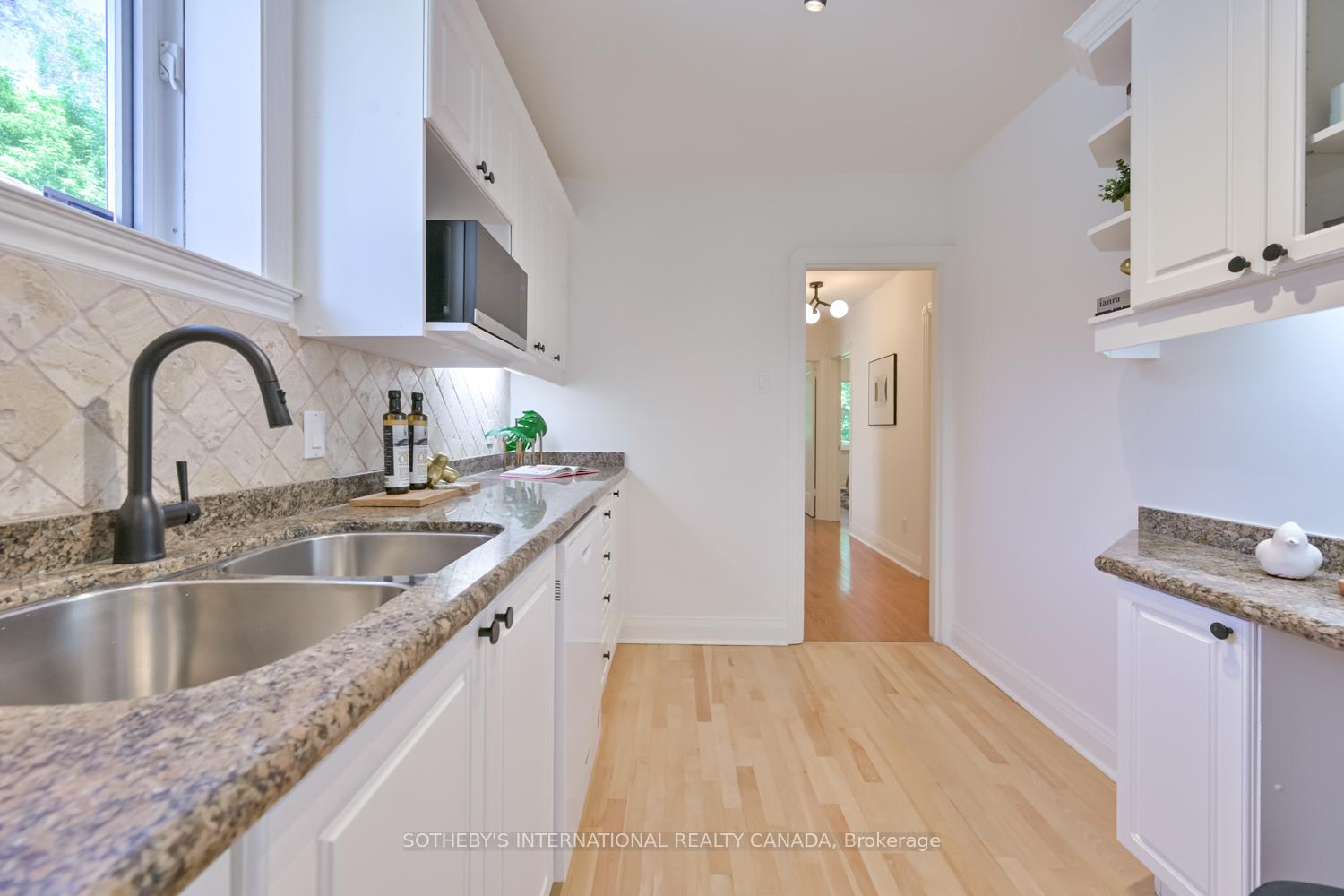 Photo 10 of 32 Davies Crescent, Toronto, East York — HOMEH