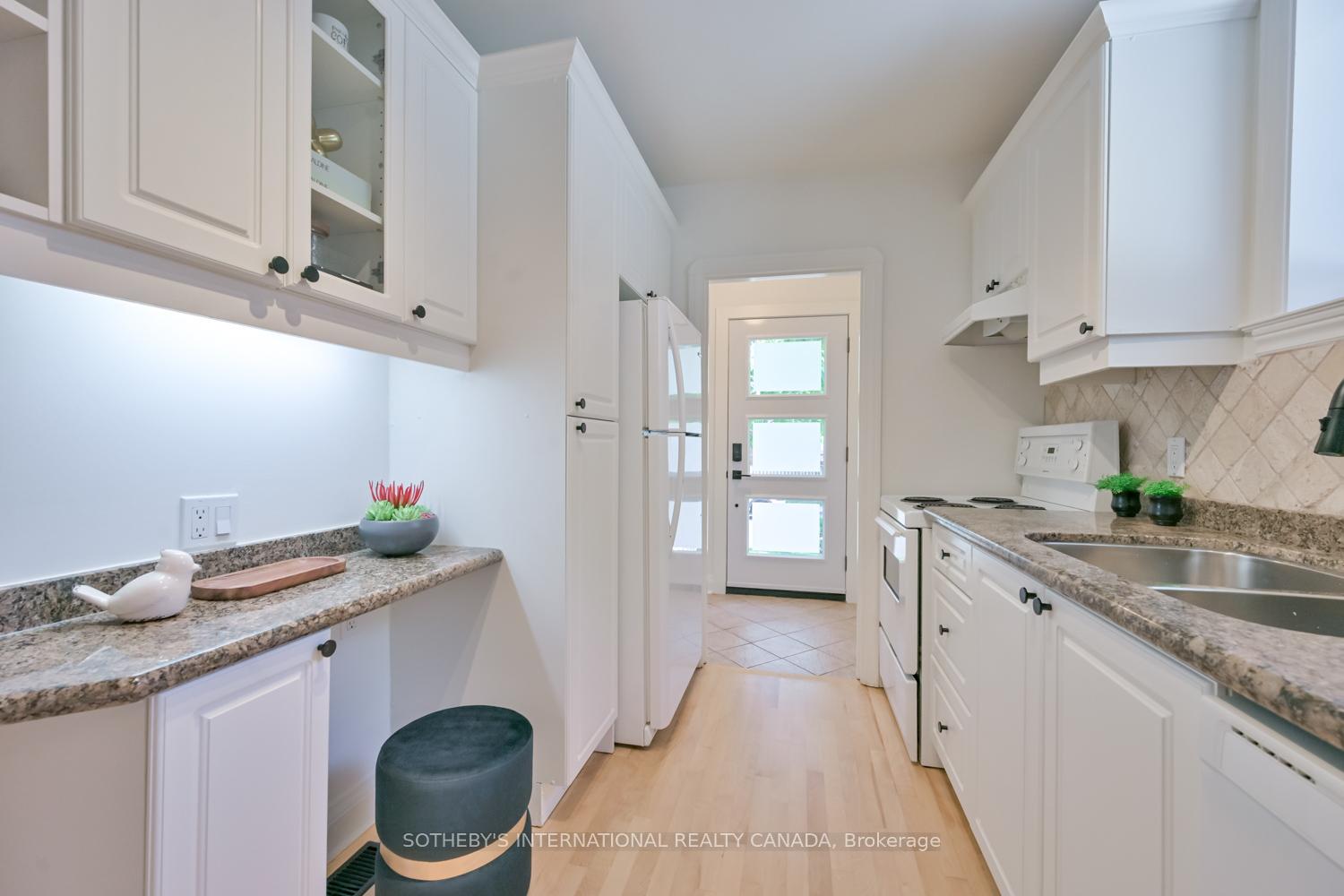 Photo 8 of 32 Davies Crescent, Toronto, East York — HOMEH