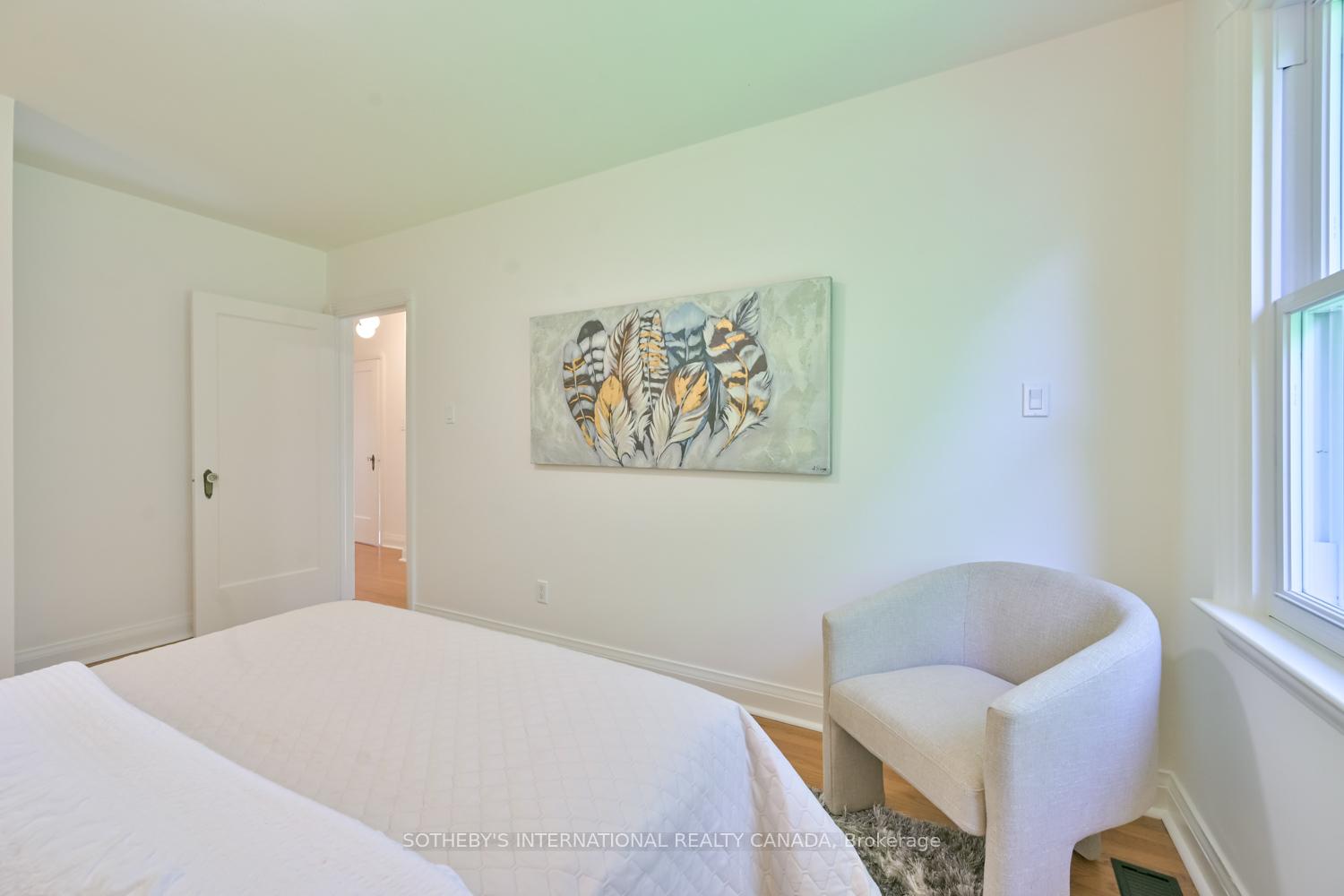 Photo 11 of 32 Davies Crescent, Toronto, East York — HOMEH