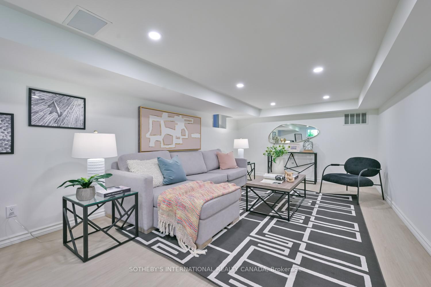 Photo 22 of 32 Davies Crescent, Toronto, East York — HOMEH