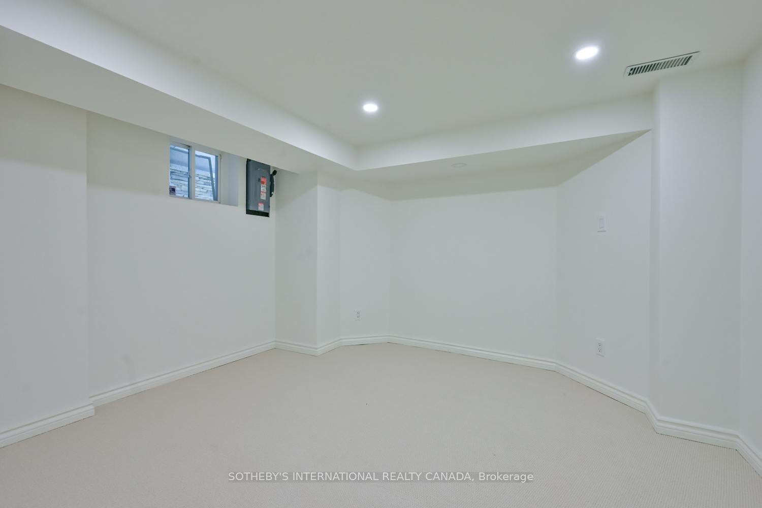 Photo 23 of 32 Davies Crescent, Toronto, East York — HOMEH