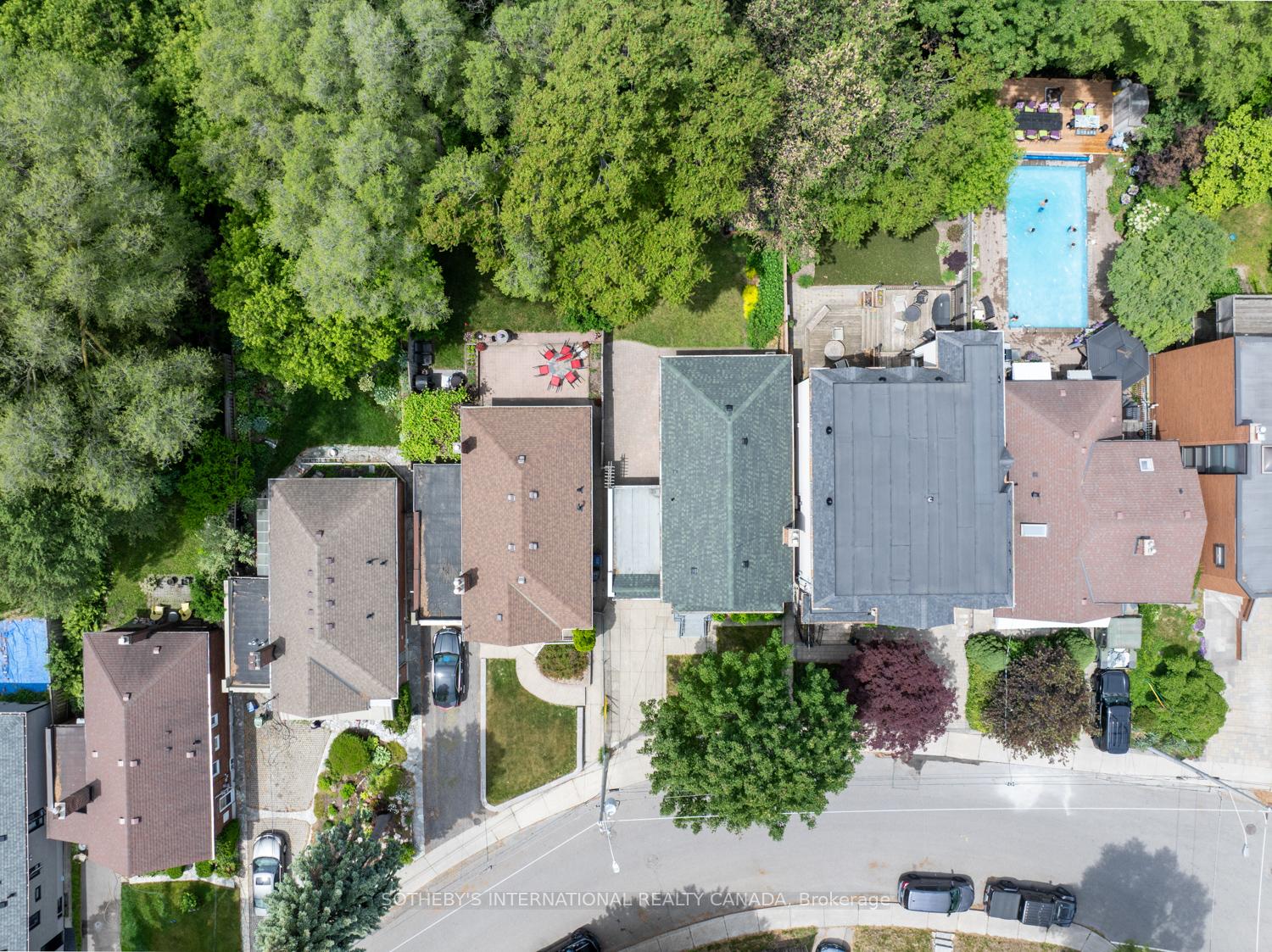 Photo 38 of 32 Davies Crescent, Toronto, East York — HOMEH