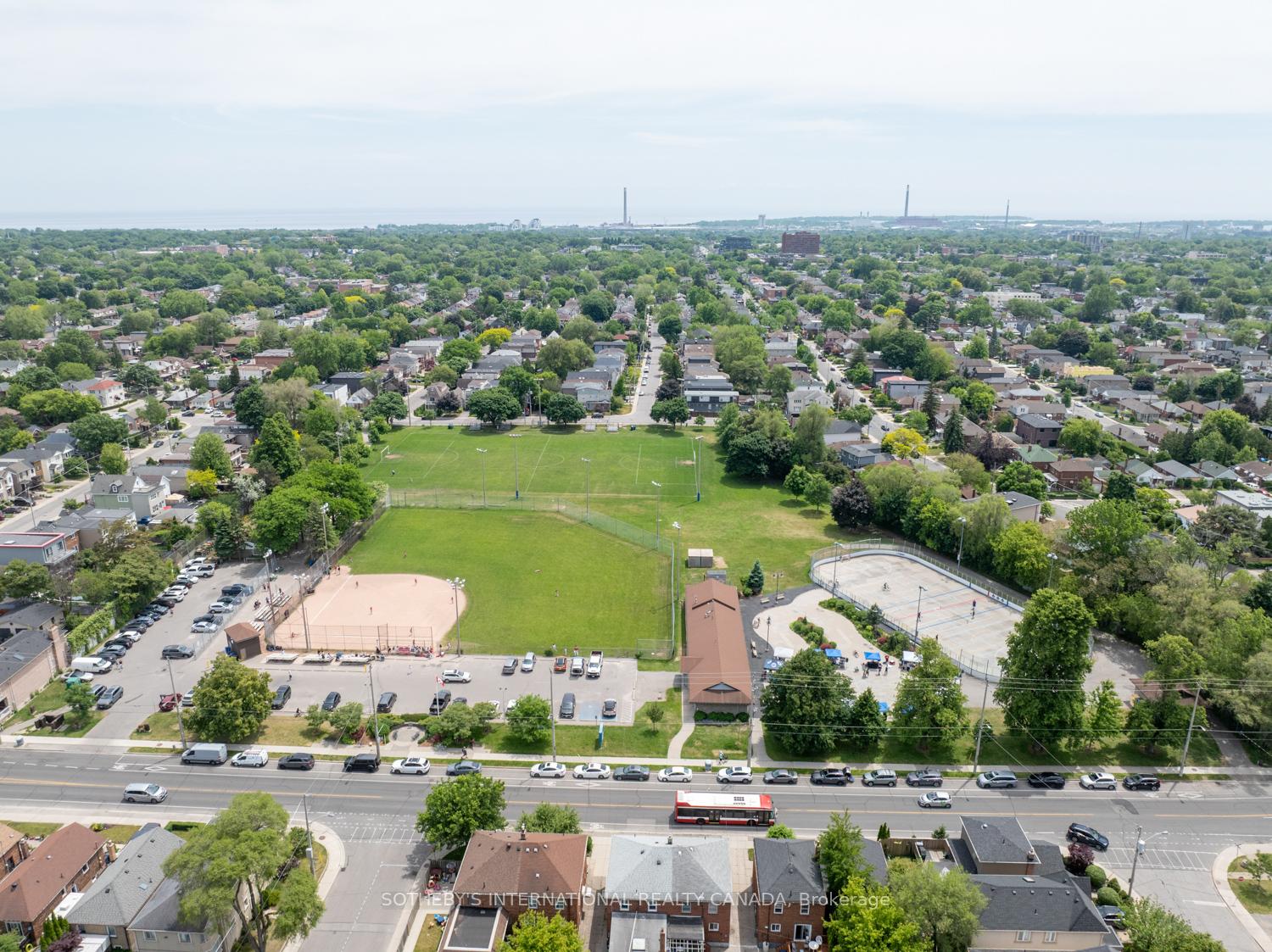 Photo 39 of 32 Davies Crescent, Toronto, East York — HOMEH