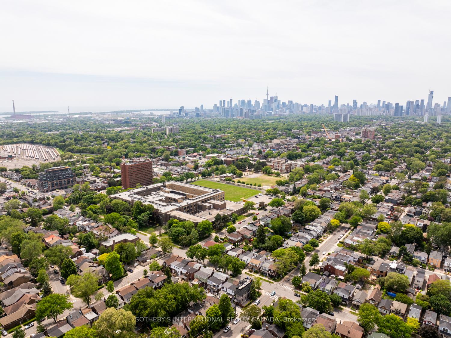 Photo 37 of 32 Davies Crescent, Toronto, East York — HOMEH