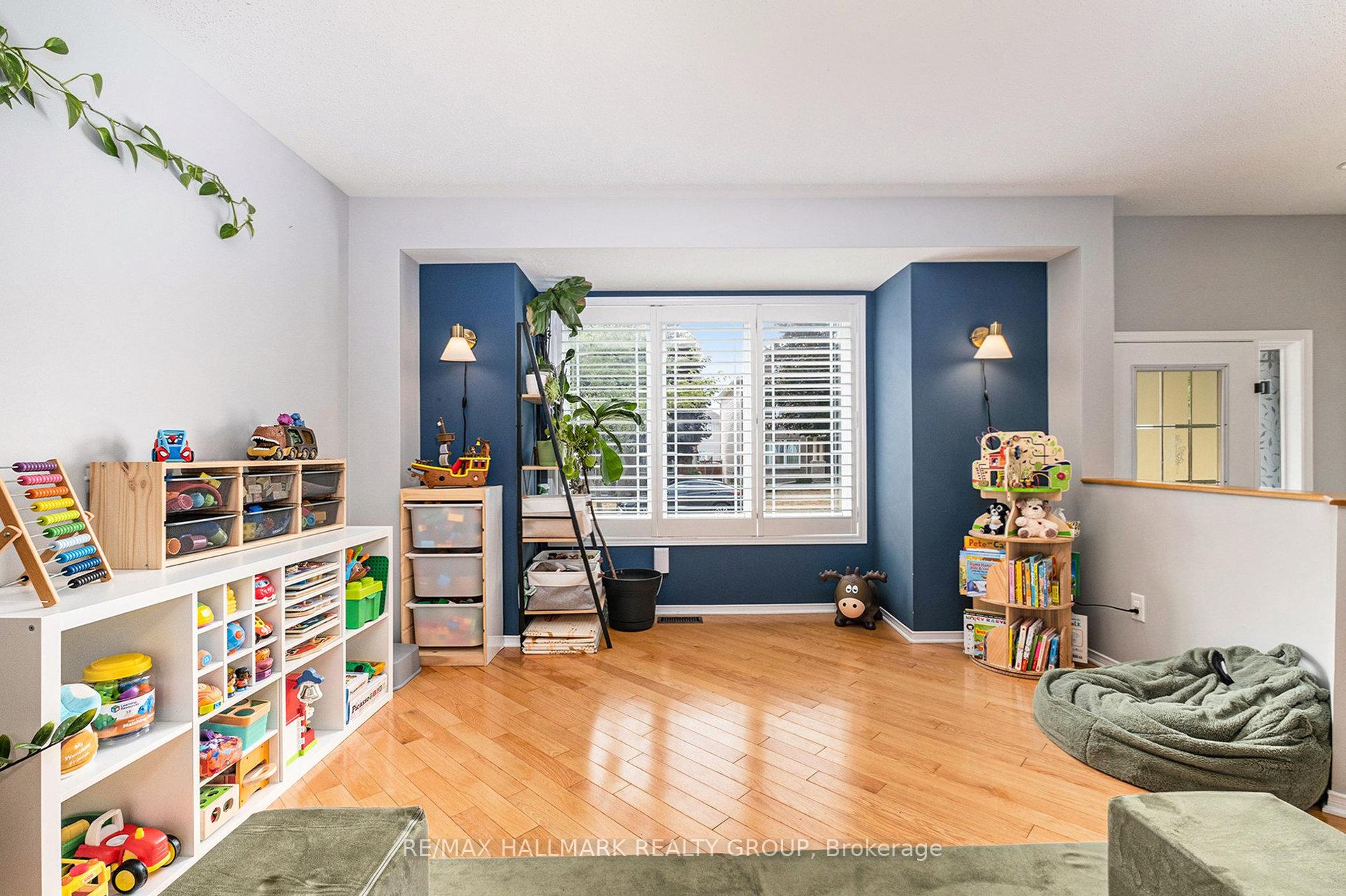 Photo 2 of 182 Willow Creek Circle, Ottawa, Barrhaven - Strandherd — HOMEH