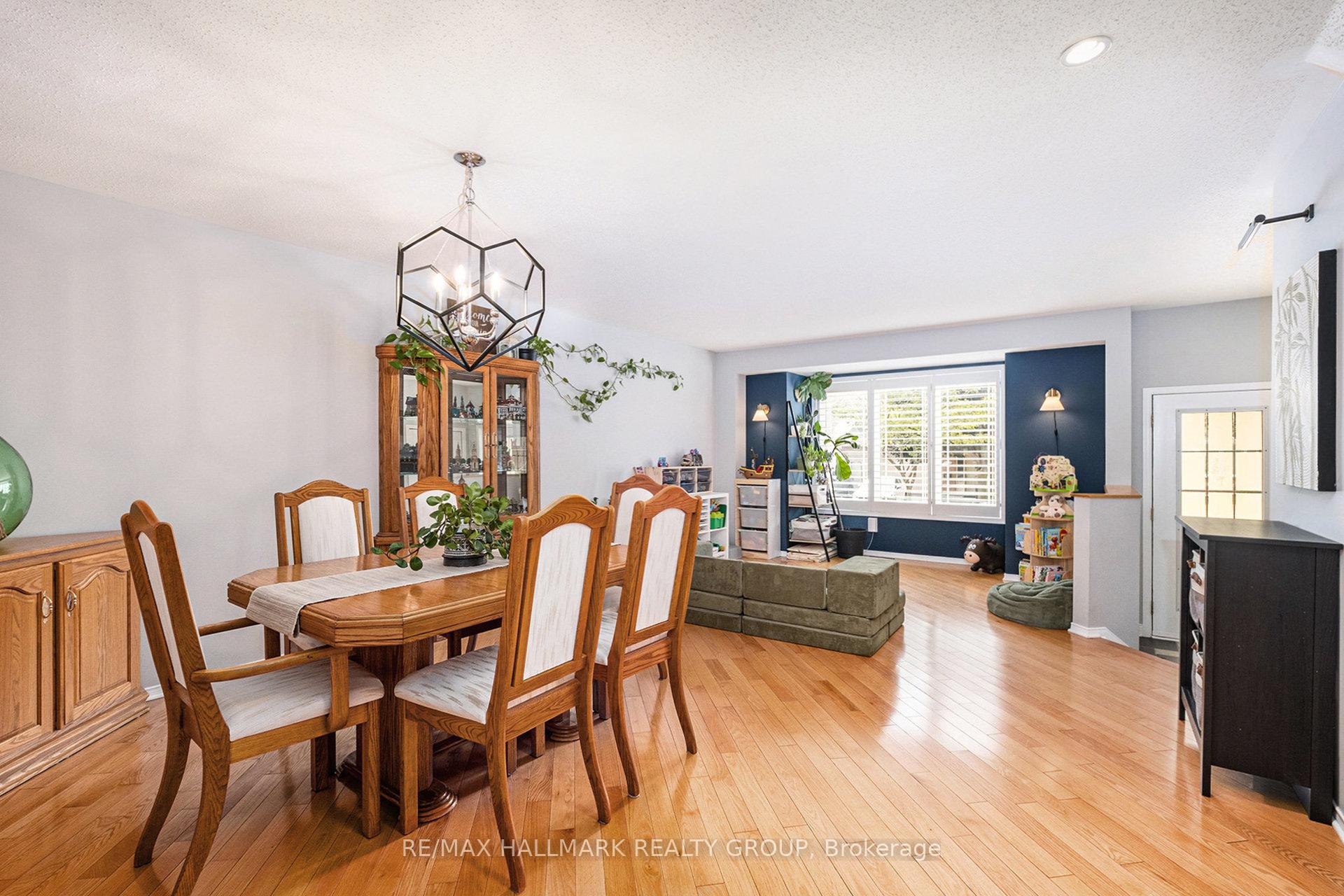 Photo 5 of 182 Willow Creek Circle, Ottawa, Barrhaven - Strandherd — HOMEH