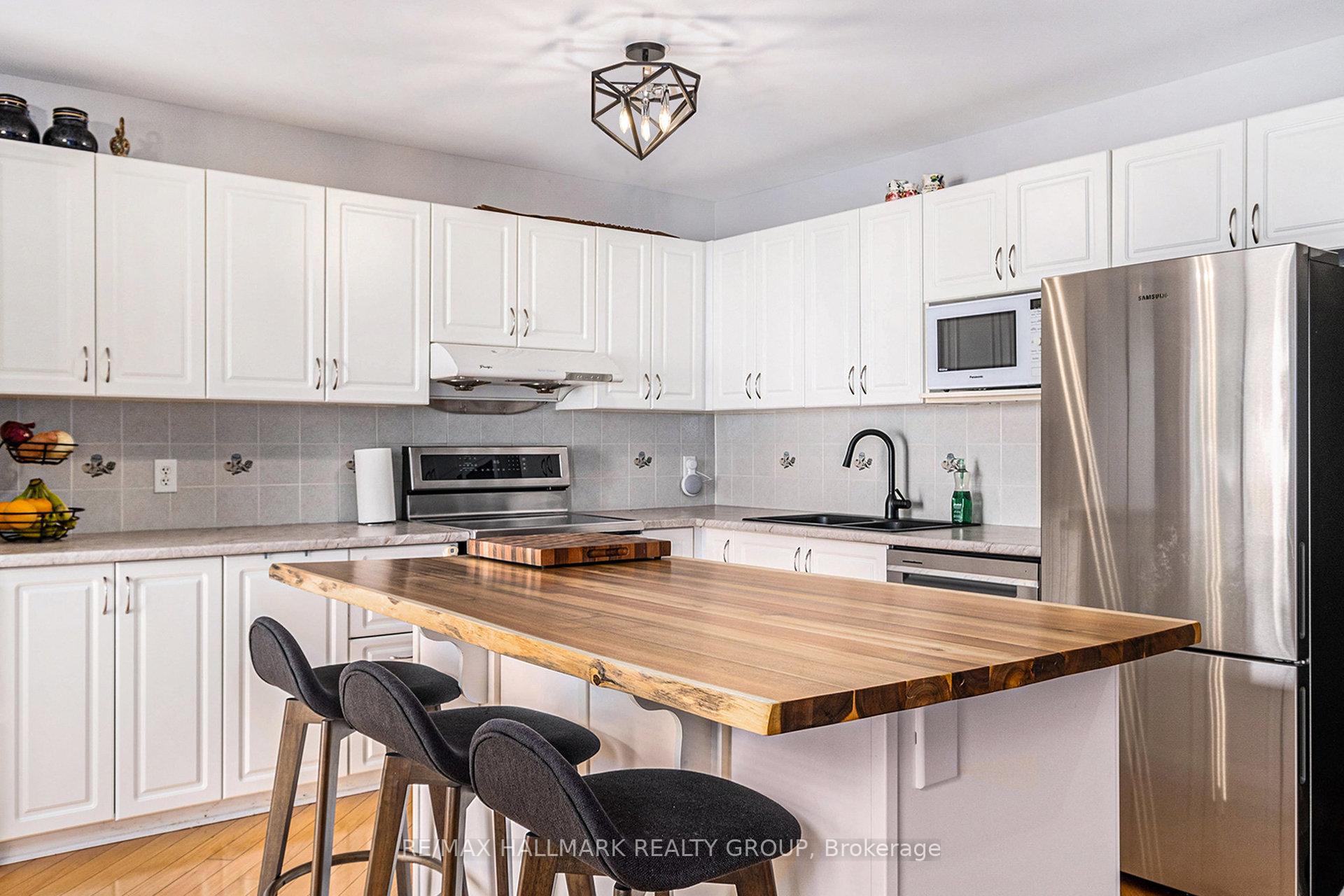 Photo 7 of 182 Willow Creek Circle, Ottawa, Barrhaven - Strandherd — HOMEH