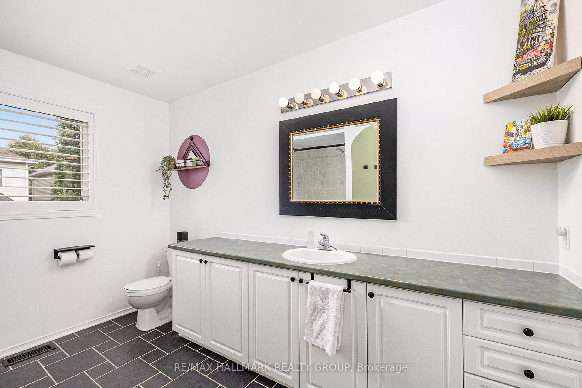 Photo 16 of 182 Willow Creek Circle, Ottawa, Barrhaven - Strandherd — HOMEH