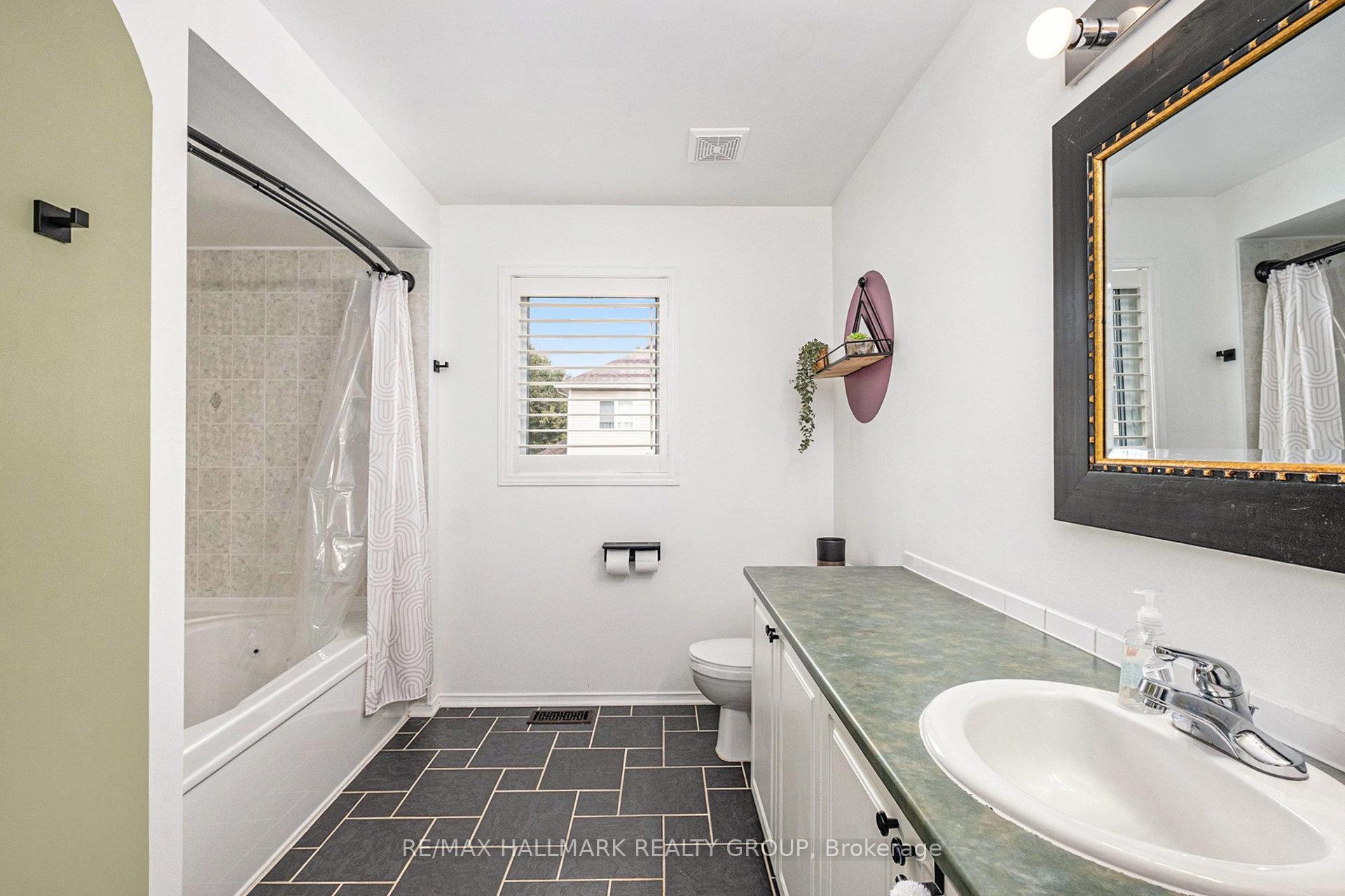 Photo 13 of 182 Willow Creek Circle, Ottawa, Barrhaven - Strandherd — HOMEH