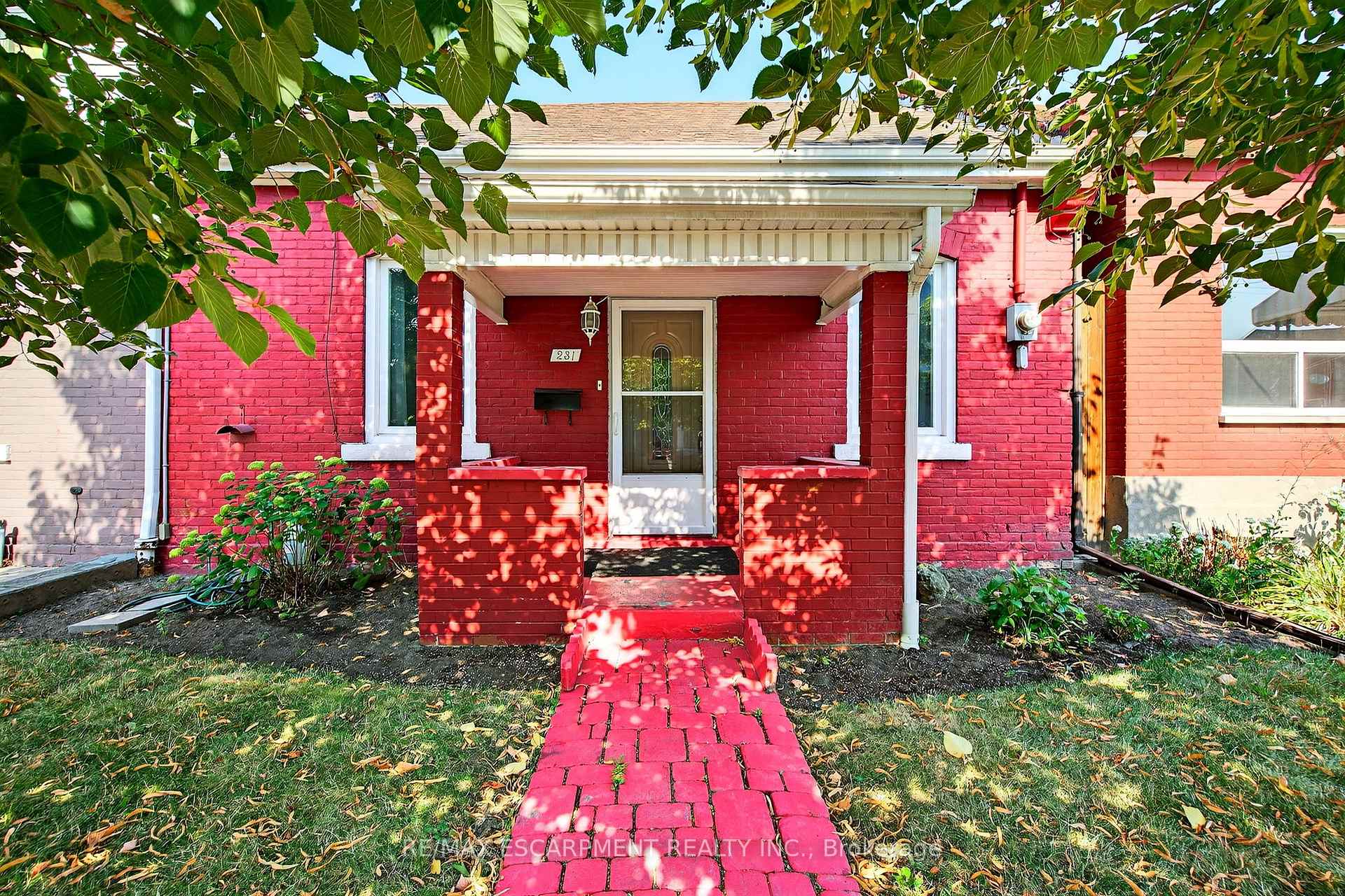 Front of 231 Emerald Street N