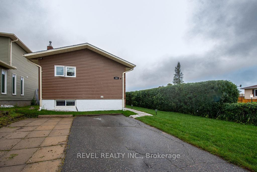 Photo 3 of 545 Lonergan Boulevard, Timmins, TNW - Riverpark — HOMEH