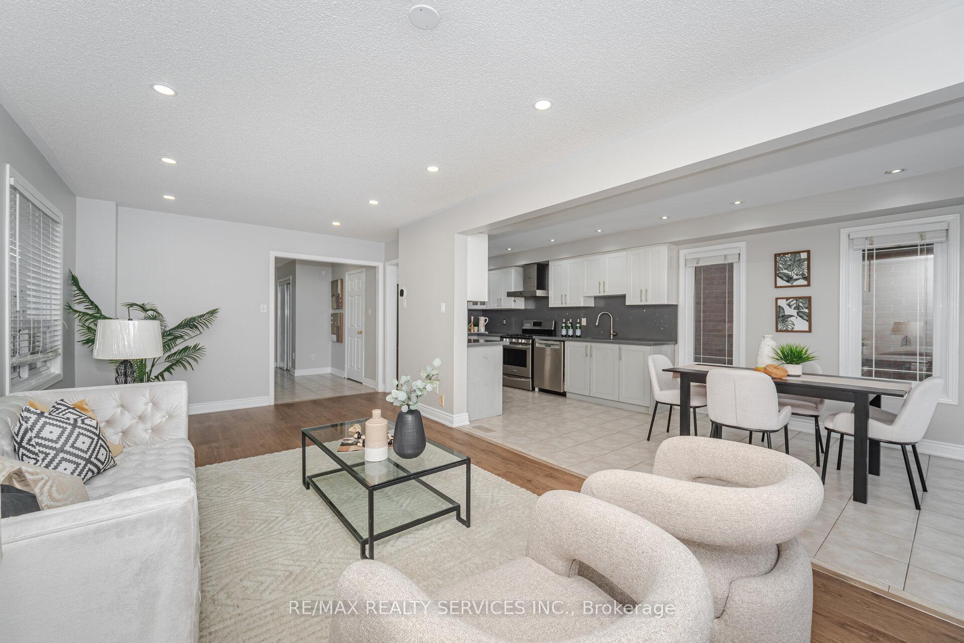 Photo 10 of 56 Loons Call Crescent, Brampton, Sandringham-Wellington — HOMEH