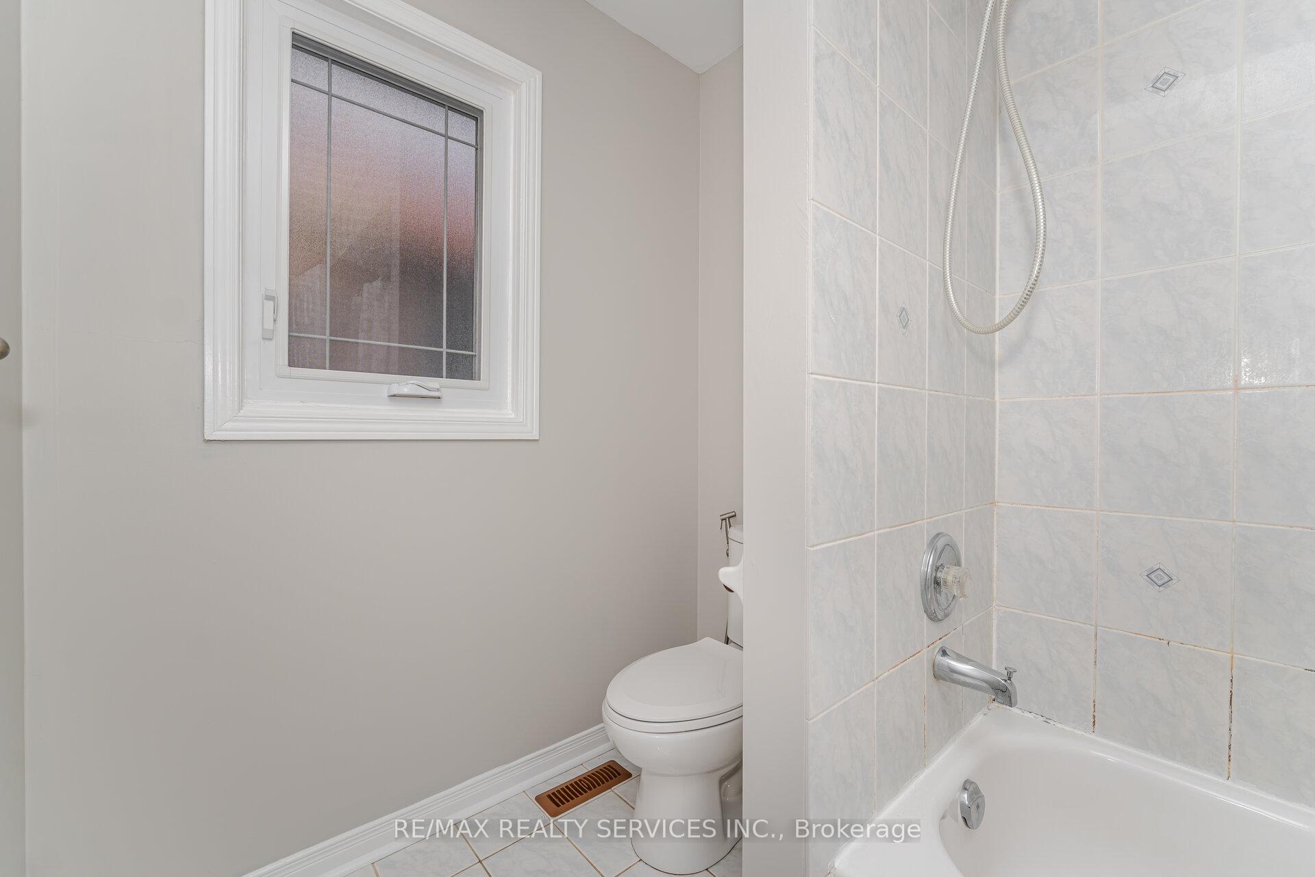 Photo 37 of 56 Loons Call Crescent, Brampton, Sandringham-Wellington — HOMEH