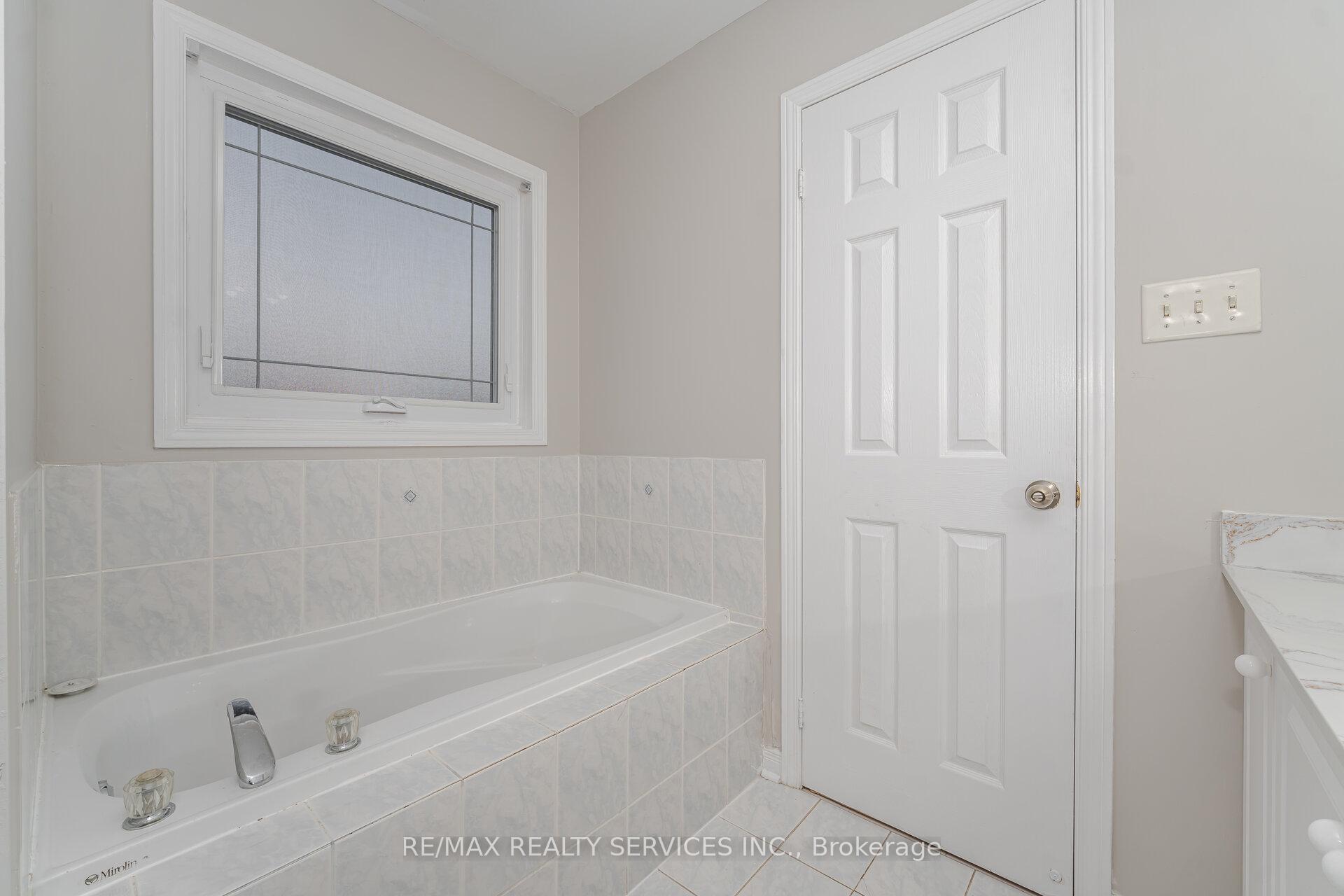 Photo 30 of 56 Loons Call Crescent, Brampton, Sandringham-Wellington — HOMEH