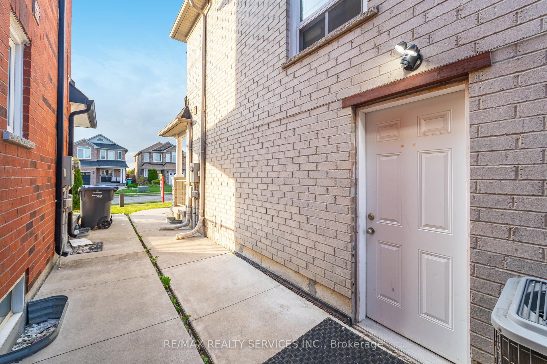 Photo 38 of 56 Loons Call Crescent, Brampton, Sandringham-Wellington — HOMEH