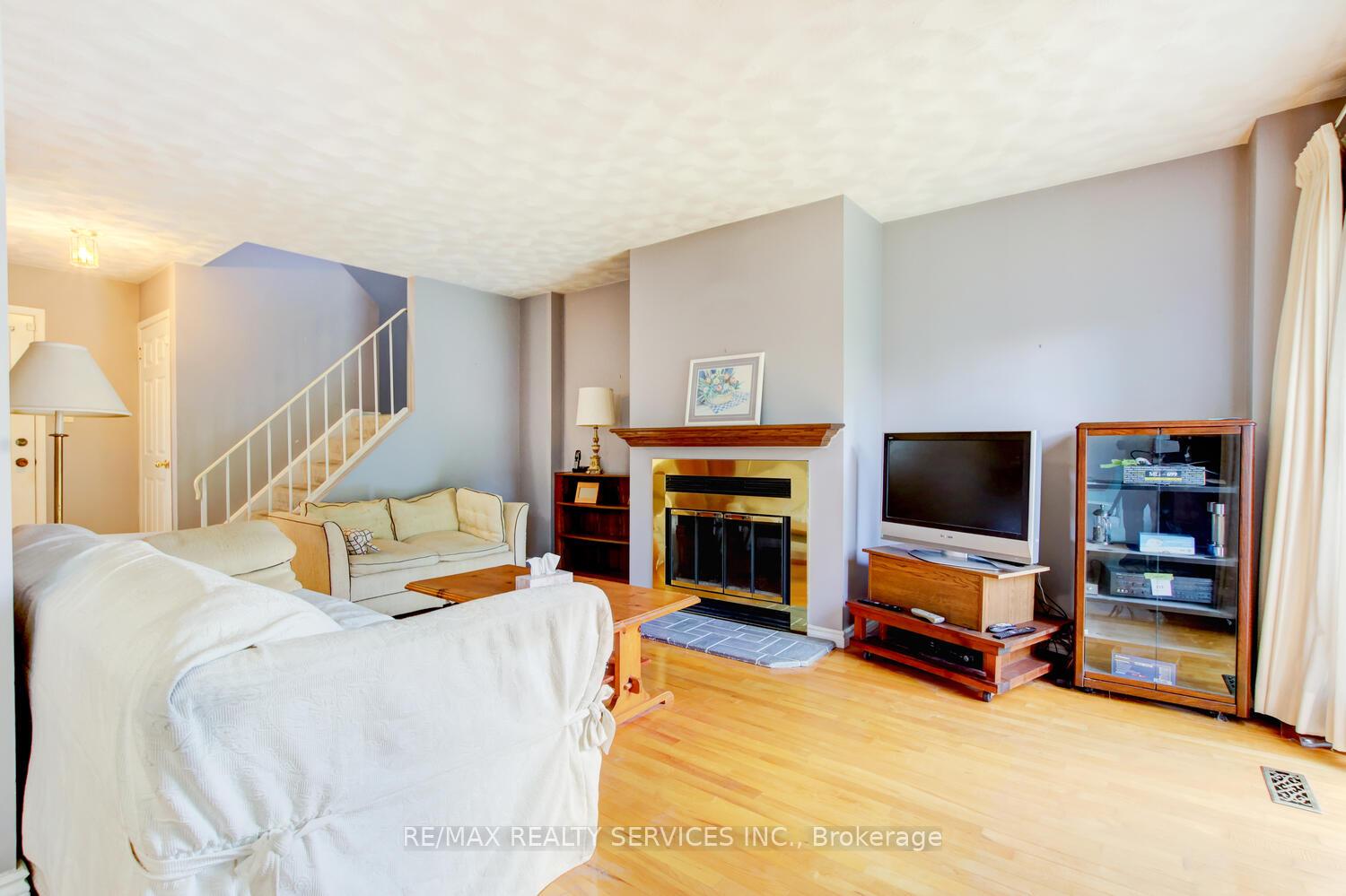 Photo 11 of 6 Wesmorland Avenue, Brampton, Heart Lake West — HOMEH