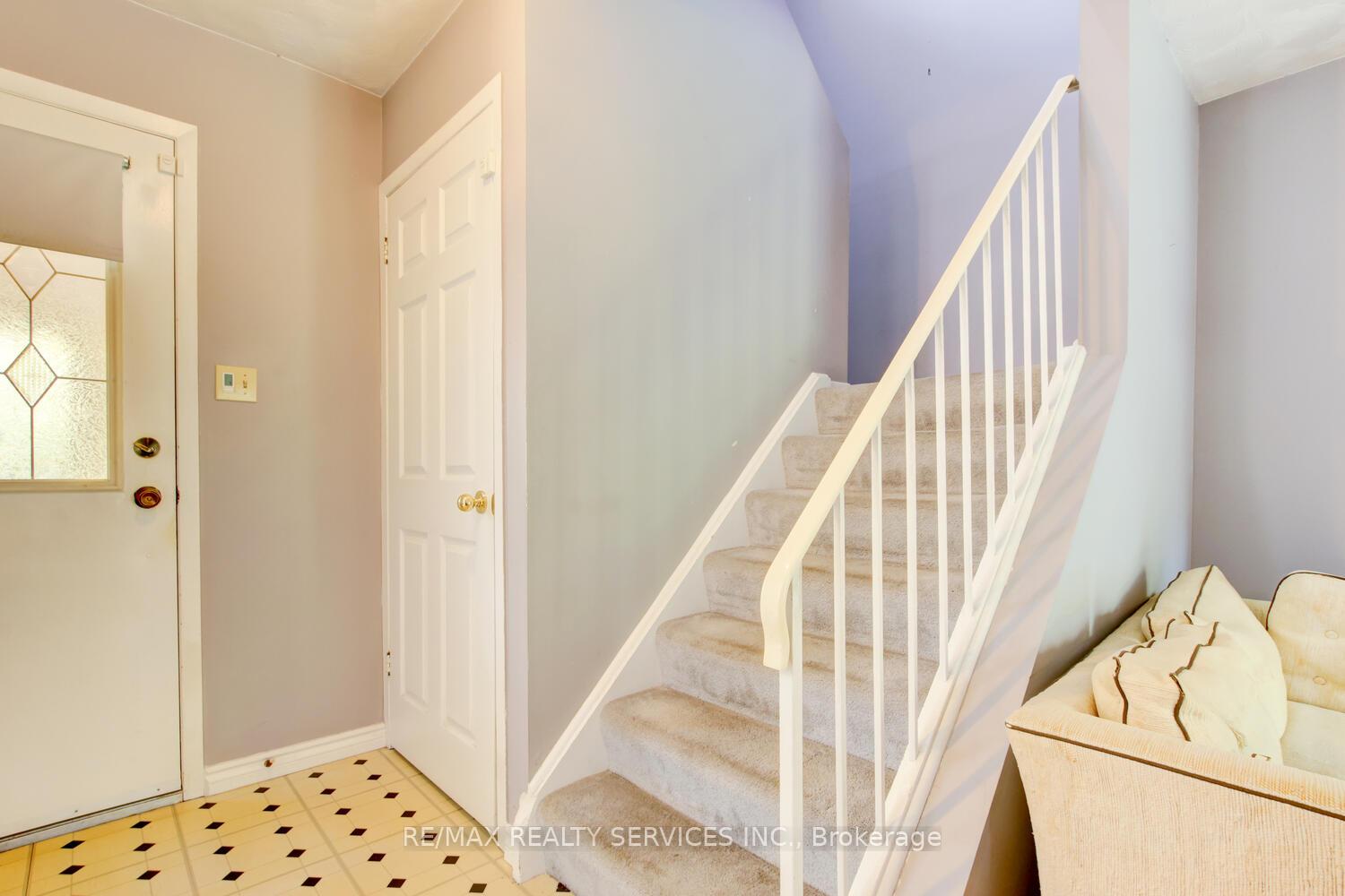Photo 13 of 6 Wesmorland Avenue, Brampton, Heart Lake West — HOMEH