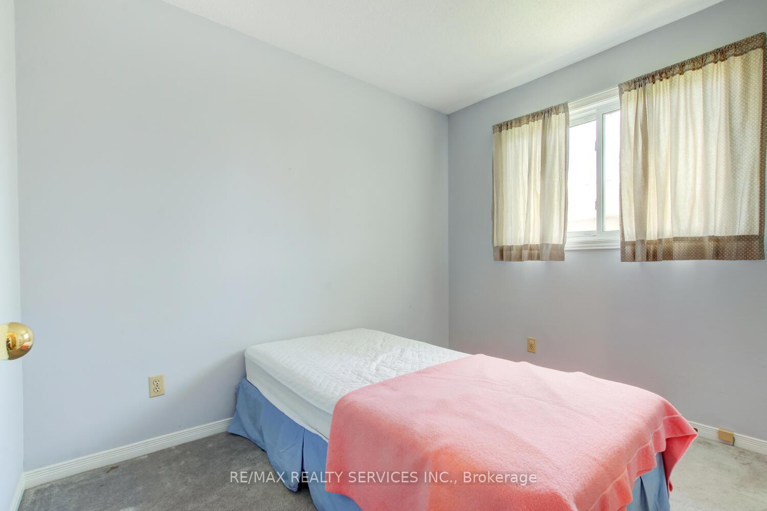 Photo 31 of 6 Wesmorland Avenue, Brampton, Heart Lake West — HOMEH