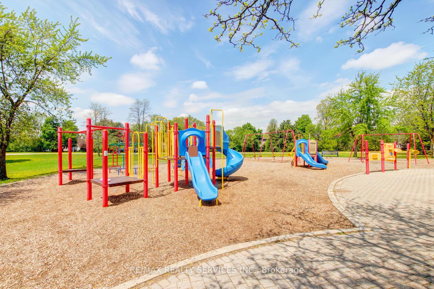 Photo 36 of 6 Wesmorland Avenue, Brampton, Heart Lake West — HOMEH