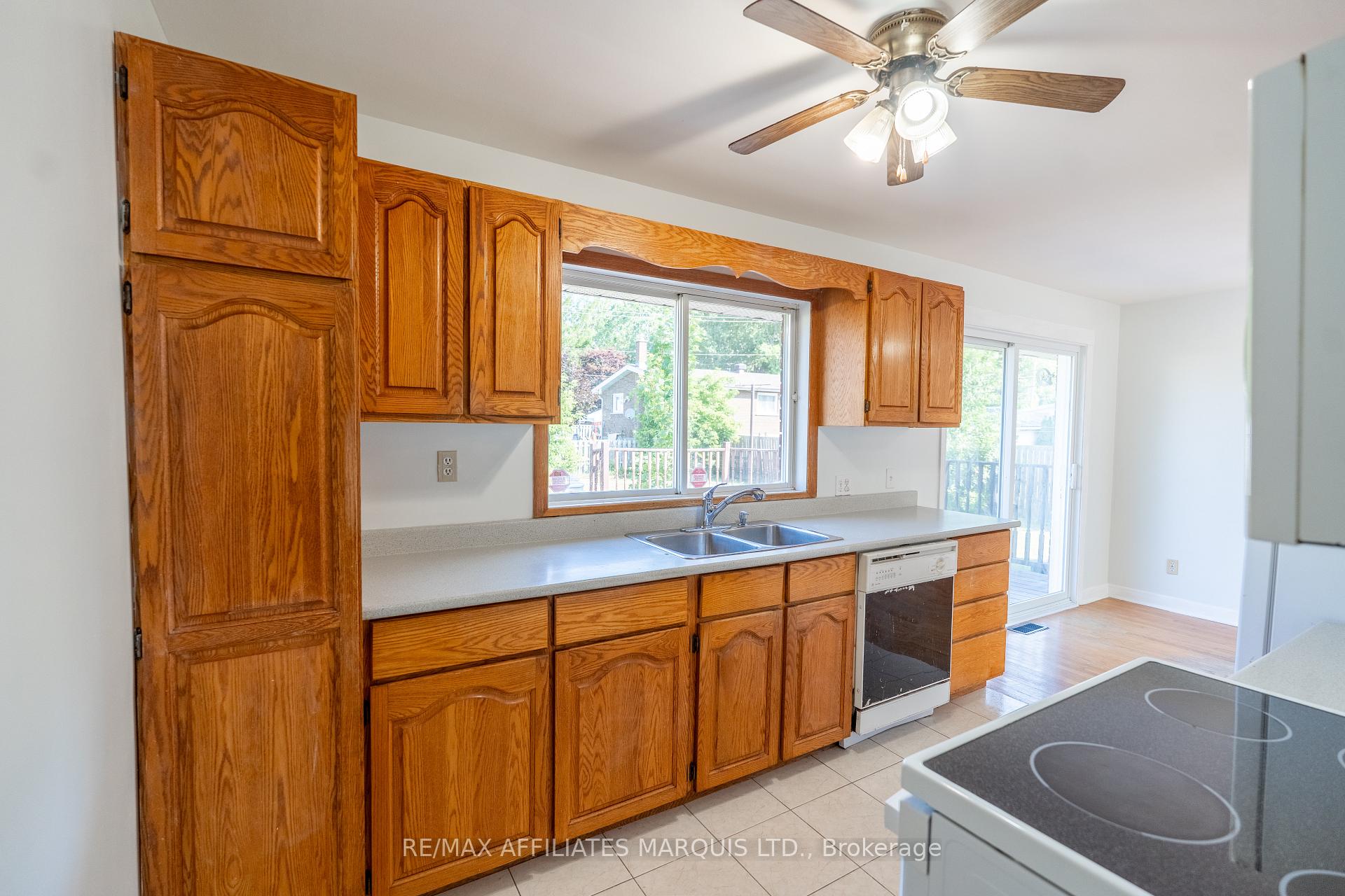 Photo 6 of 1203 Princess Street, Cornwall — HOMEH