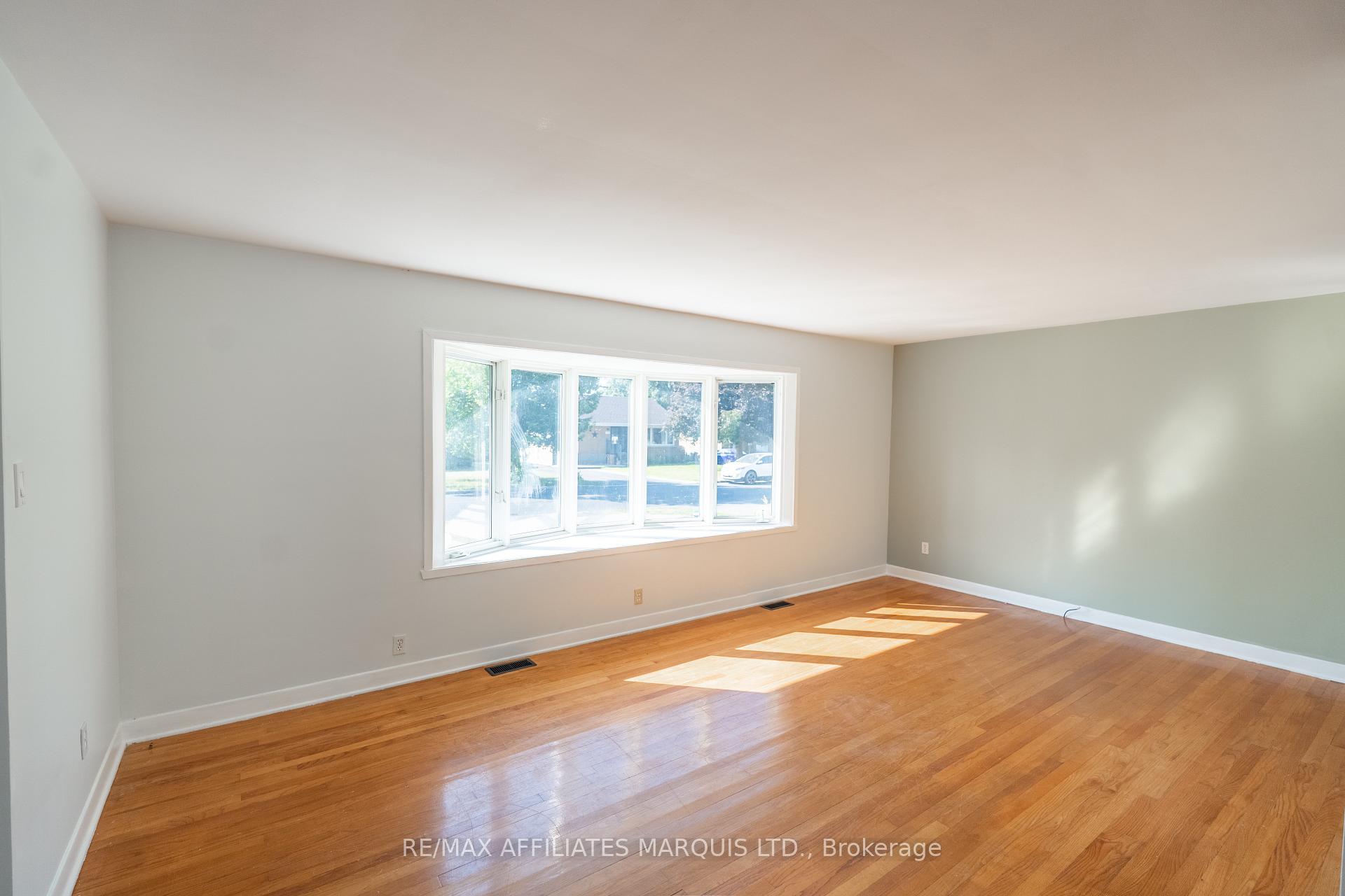 Photo 3 of 1203 Princess Street, Cornwall — HOMEH