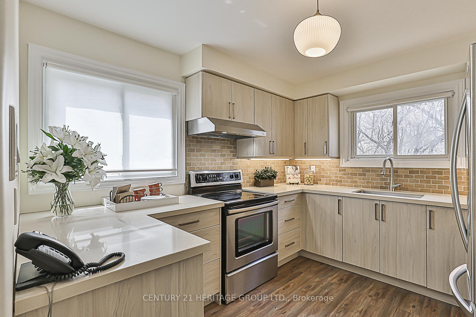 Photo 12 of 72 Seaton Drive, Aurora, Aurora Highlands — HOMEH