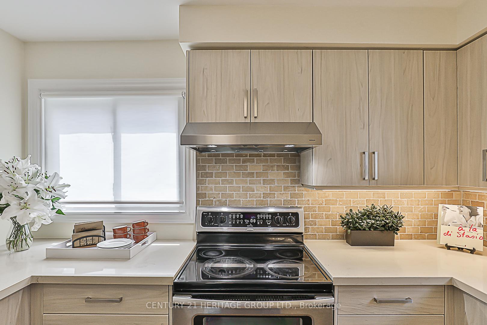 Photo 7 of 72 Seaton Drive, Aurora, Aurora Highlands — HOMEH