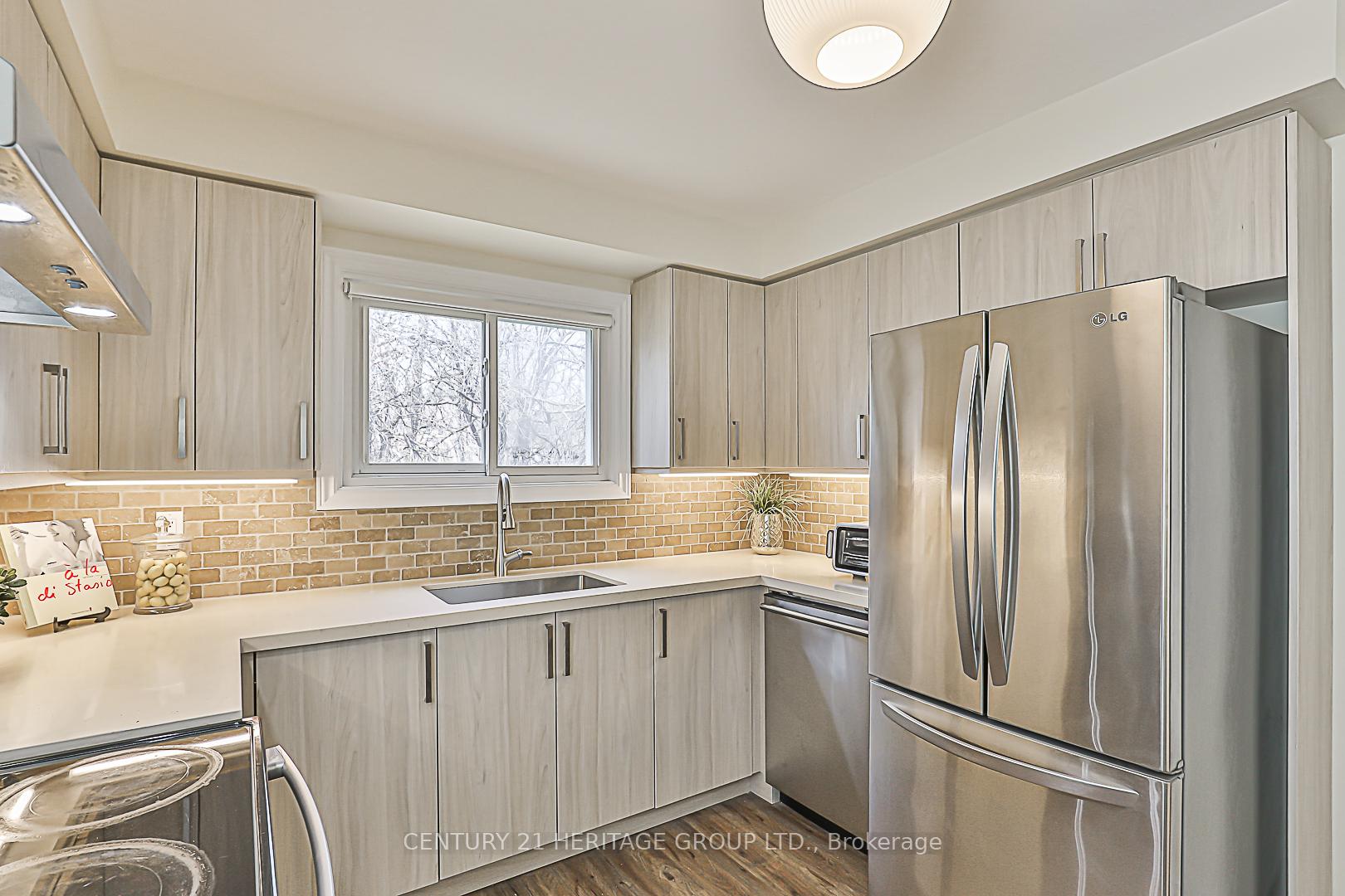 Photo 5 of 72 Seaton Drive, Aurora, Aurora Highlands — HOMEH