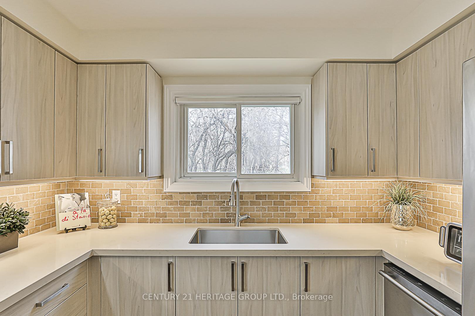 Photo 10 of 72 Seaton Drive, Aurora, Aurora Highlands — HOMEH