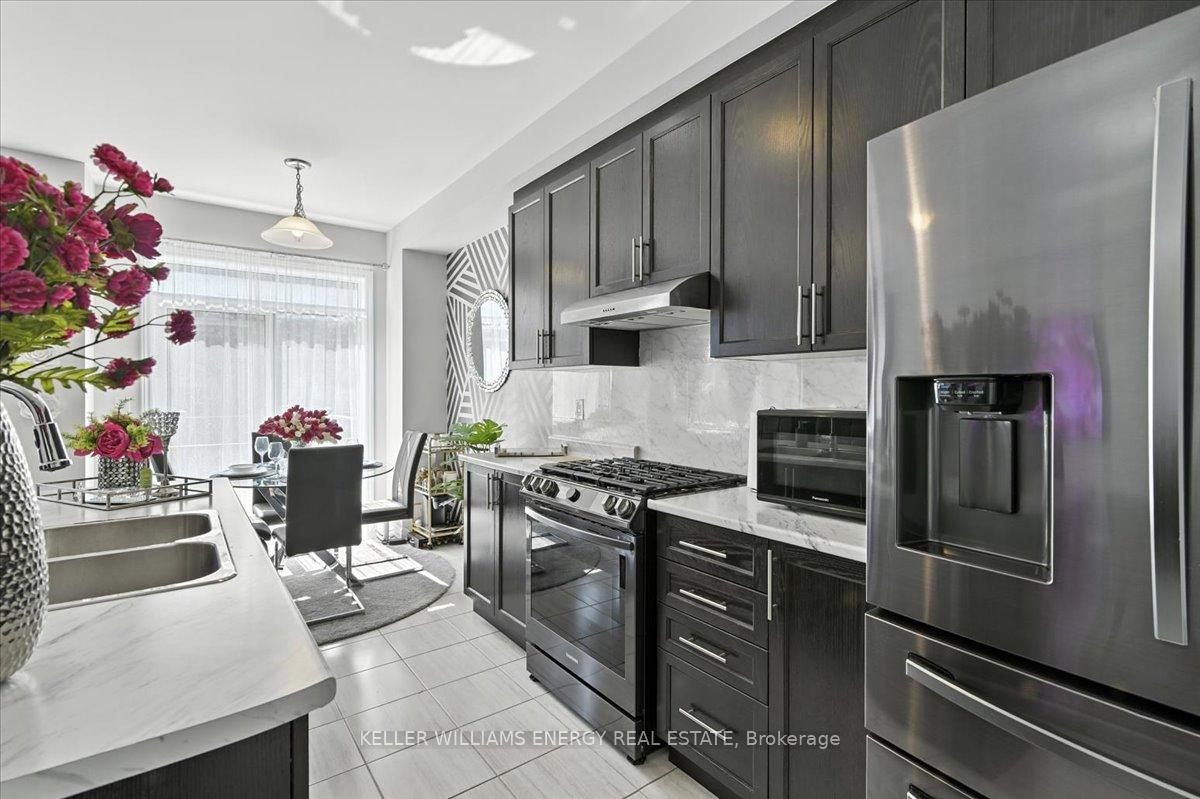 Photo 10 of 6 Marlborough Street, Whitby, Rolling Acres — HOMEH