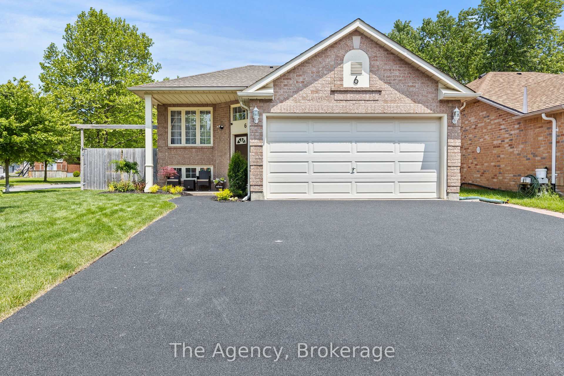 Photo 1 of 6 Madison Court E, Welland, N. Welland — HOMEH
