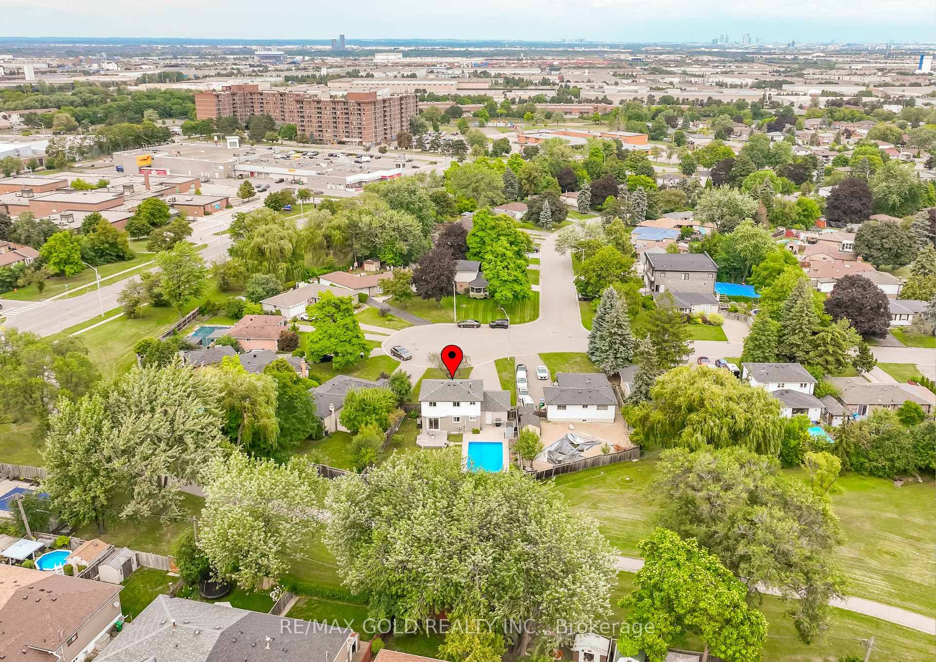 Photo 13 of 12 Dunblaine Crescent, Brampton, Southgate — HOMEH