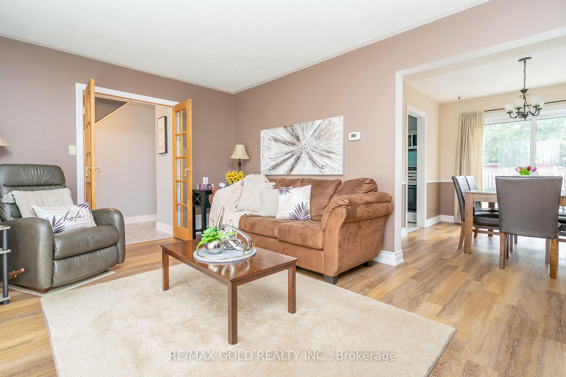 Photo 7 of 12 Dunblaine Crescent, Brampton, Southgate — HOMEH