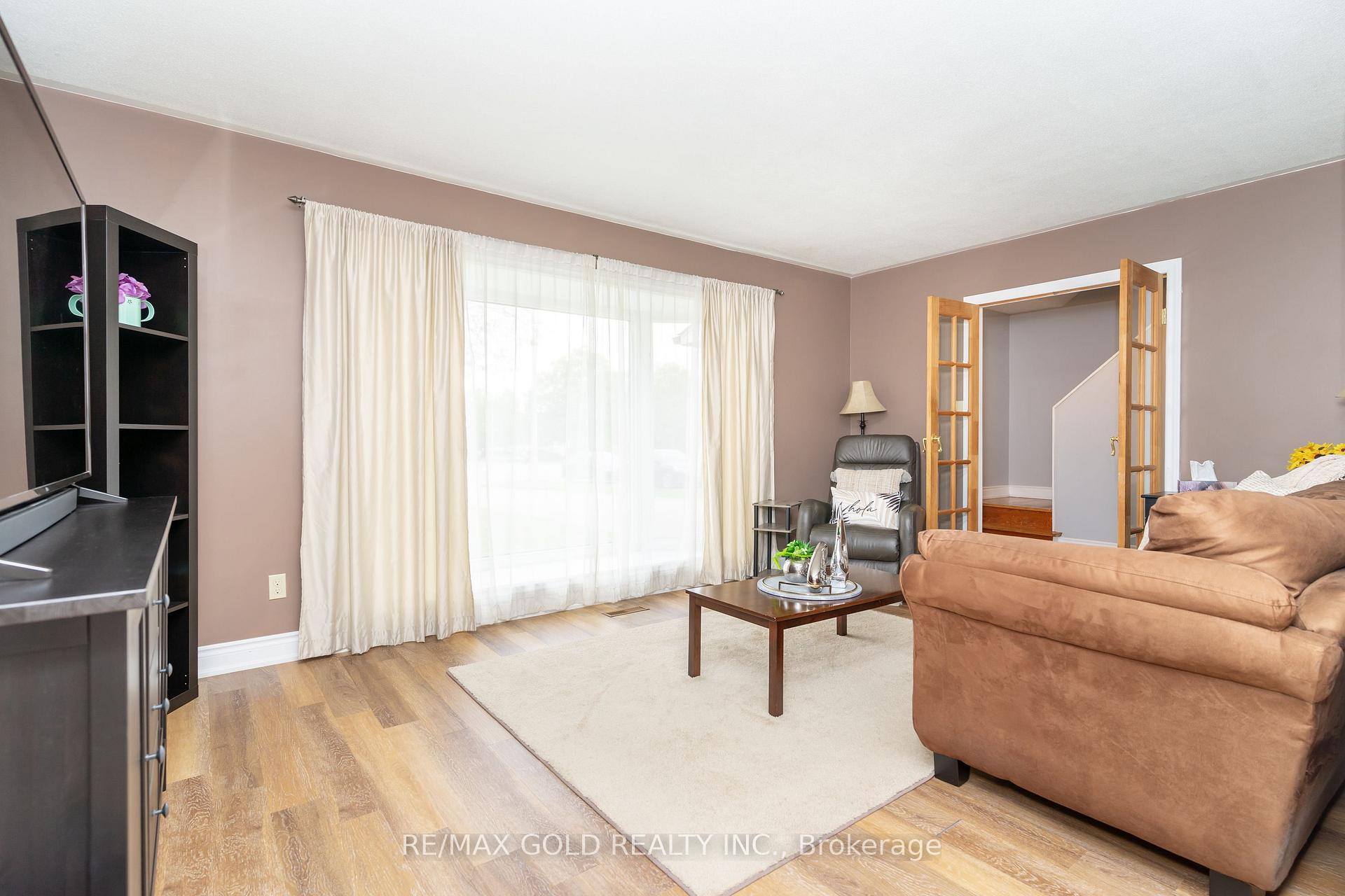 Photo 24 of 12 Dunblaine Crescent, Brampton, Southgate — HOMEH