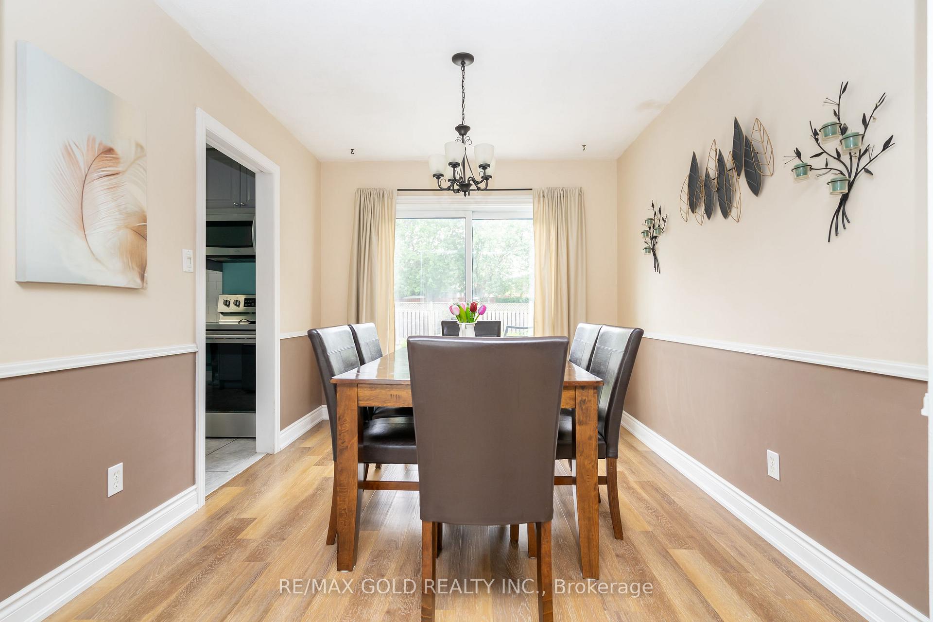 Photo 16 of 12 Dunblaine Crescent, Brampton, Southgate — HOMEH
