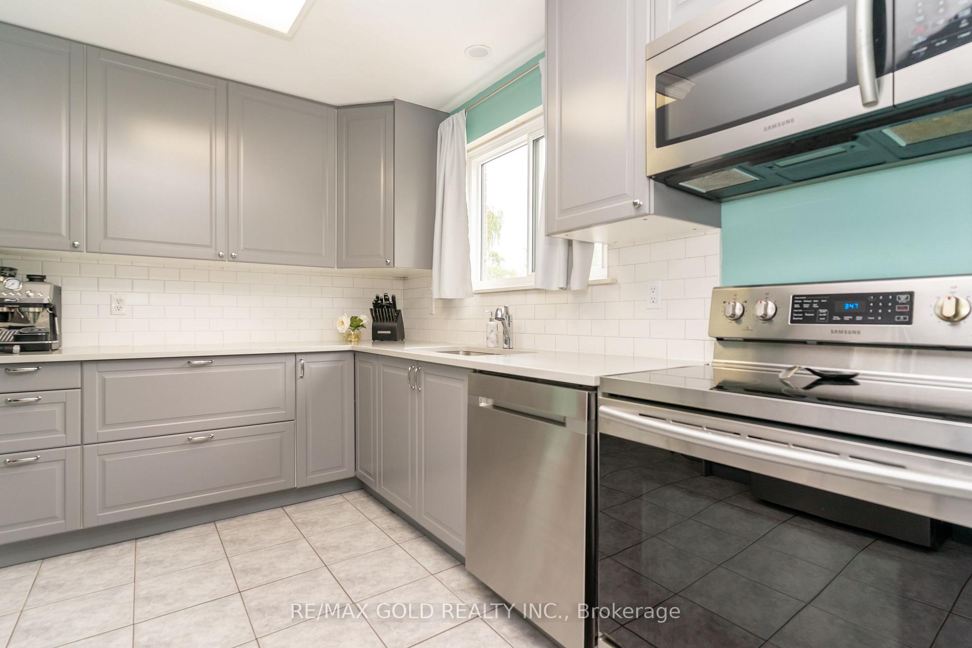 Photo 15 of 12 Dunblaine Crescent, Brampton, Southgate — HOMEH
