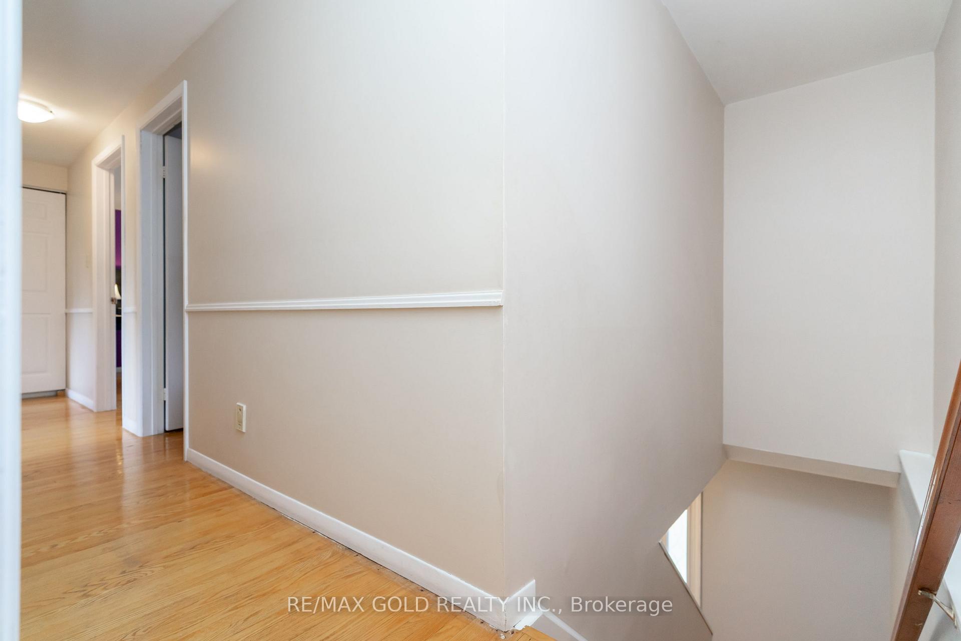 Photo 10 of 12 Dunblaine Crescent, Brampton, Southgate — HOMEH