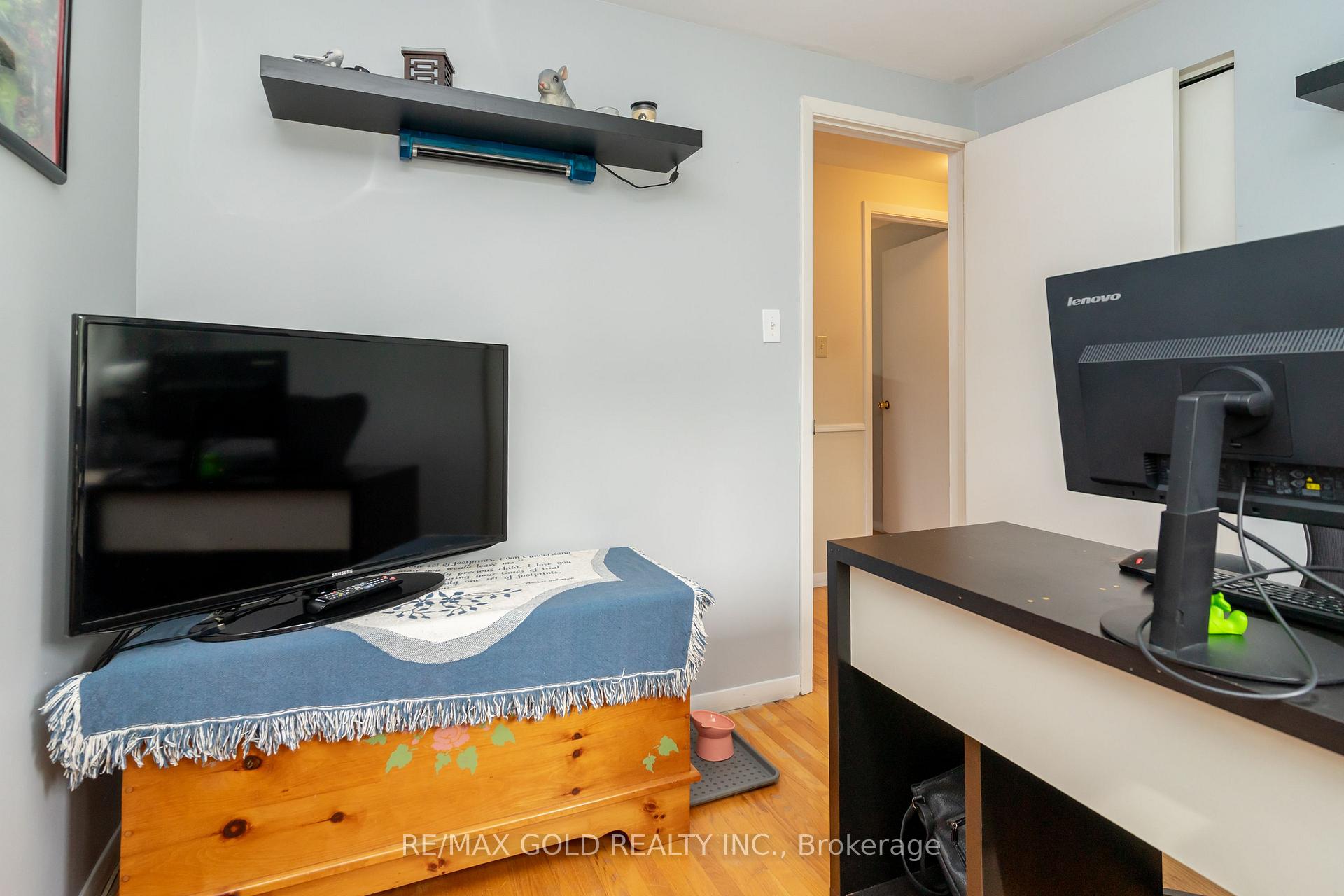 Photo 25 of 12 Dunblaine Crescent, Brampton, Southgate — HOMEH