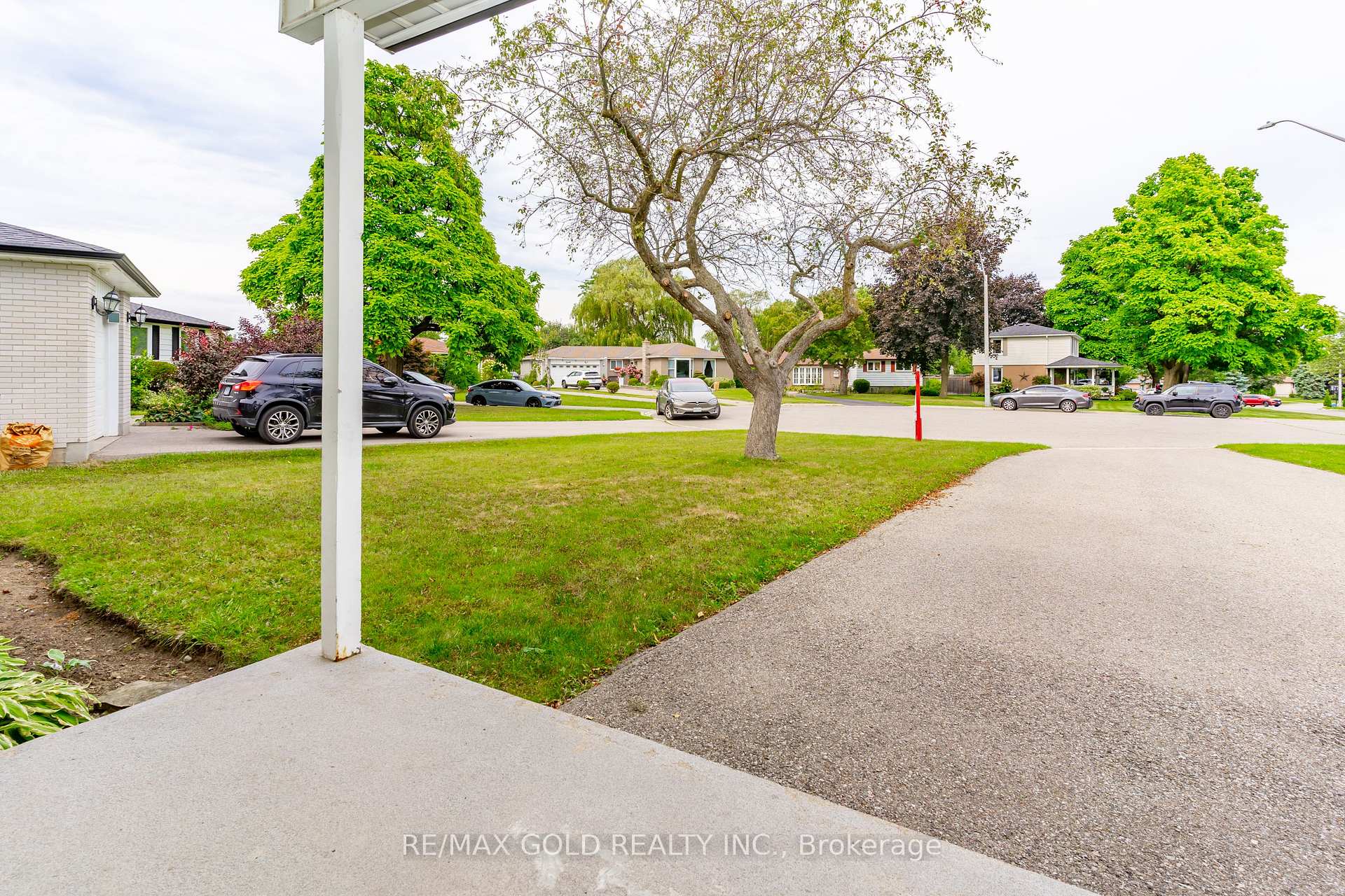 Photo 44 of 12 Dunblaine Crescent, Brampton, Southgate — HOMEH