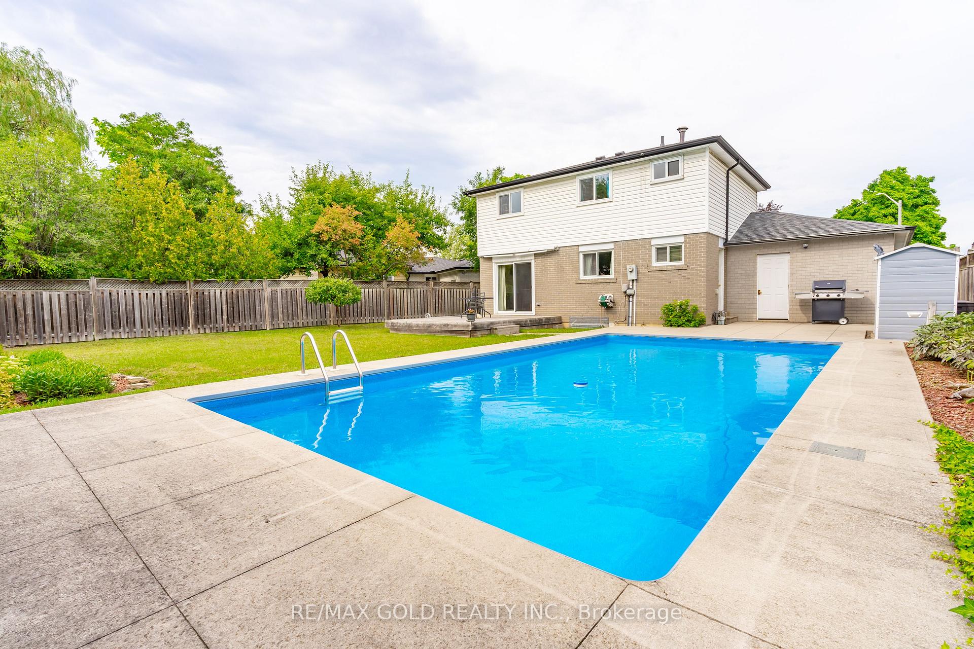 Photo 14 of 12 Dunblaine Crescent, Brampton, Southgate — HOMEH