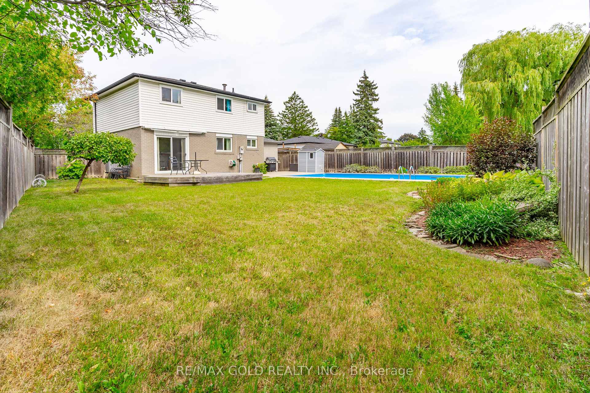 Photo 28 of 12 Dunblaine Crescent, Brampton, Southgate — HOMEH