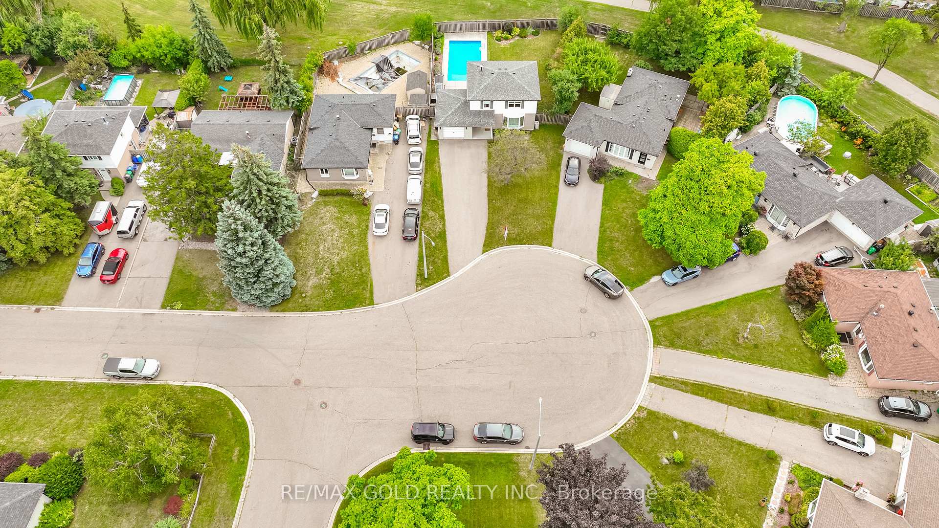 Photo 38 of 12 Dunblaine Crescent, Brampton, Southgate — HOMEH