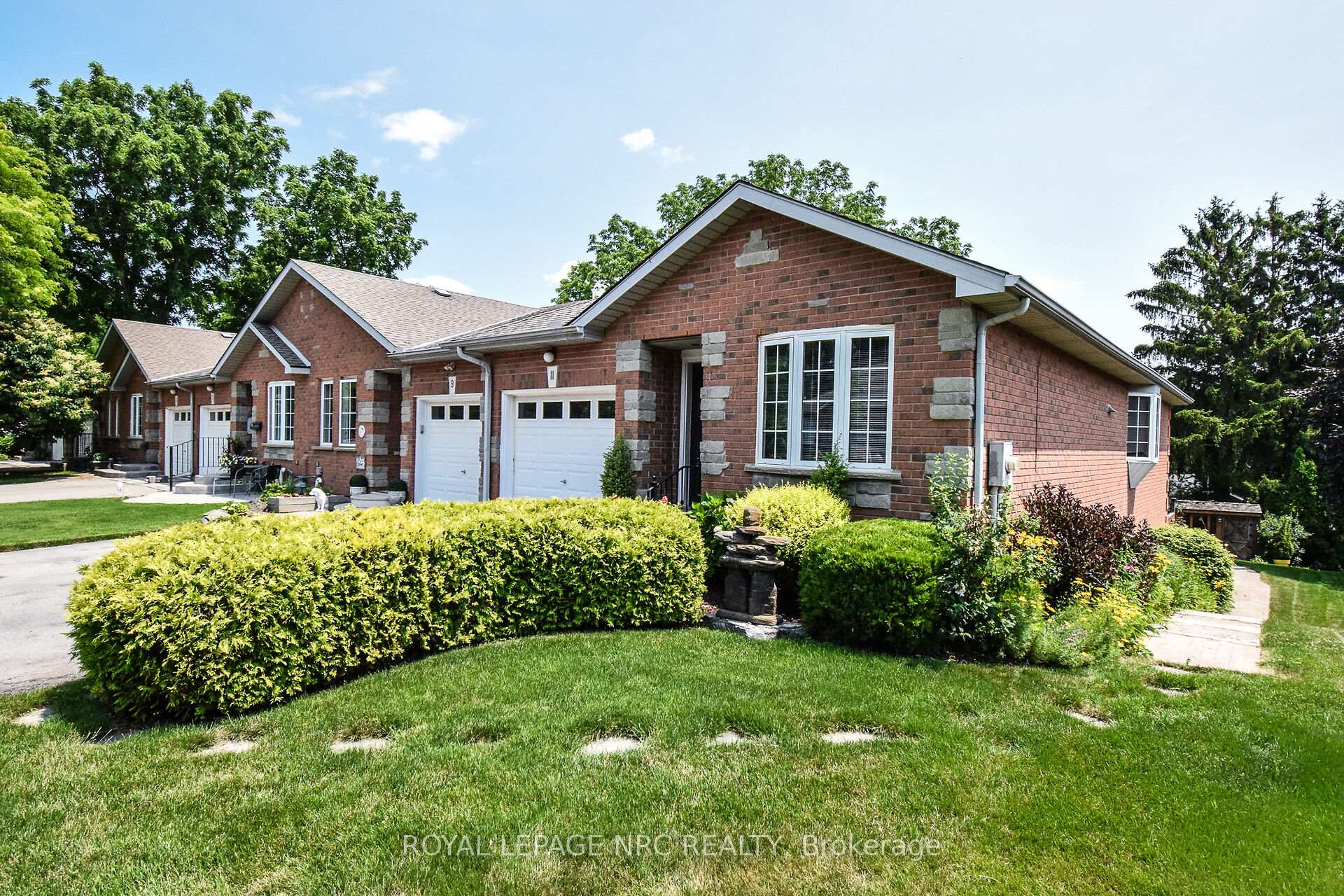 Photo 1 of 11 Kinsman Court, Pelham, Fonthill — HOMEH