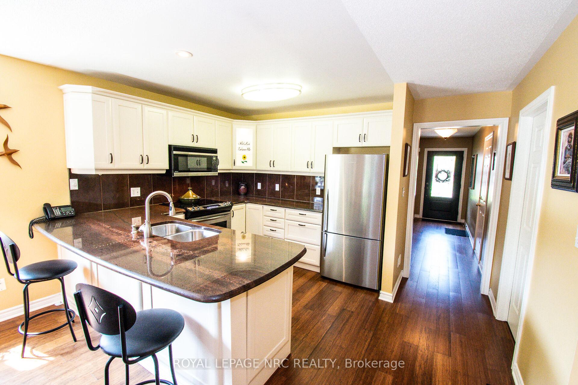 Photo 3 of 11 Kinsman Court, Pelham, Fonthill — HOMEH
